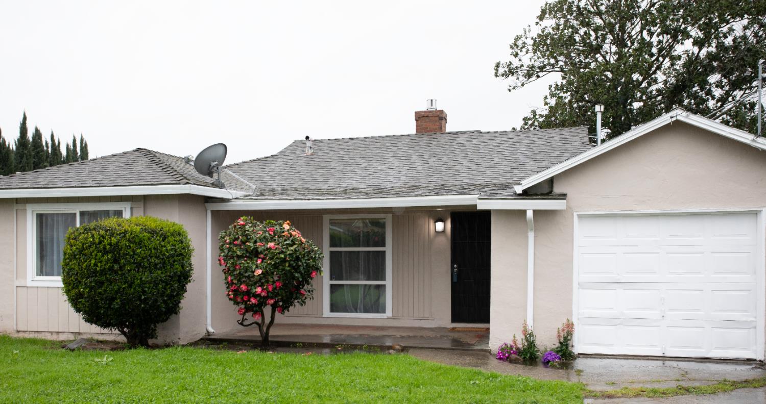 206 S Lee Ave, Oakdale, CA 95361