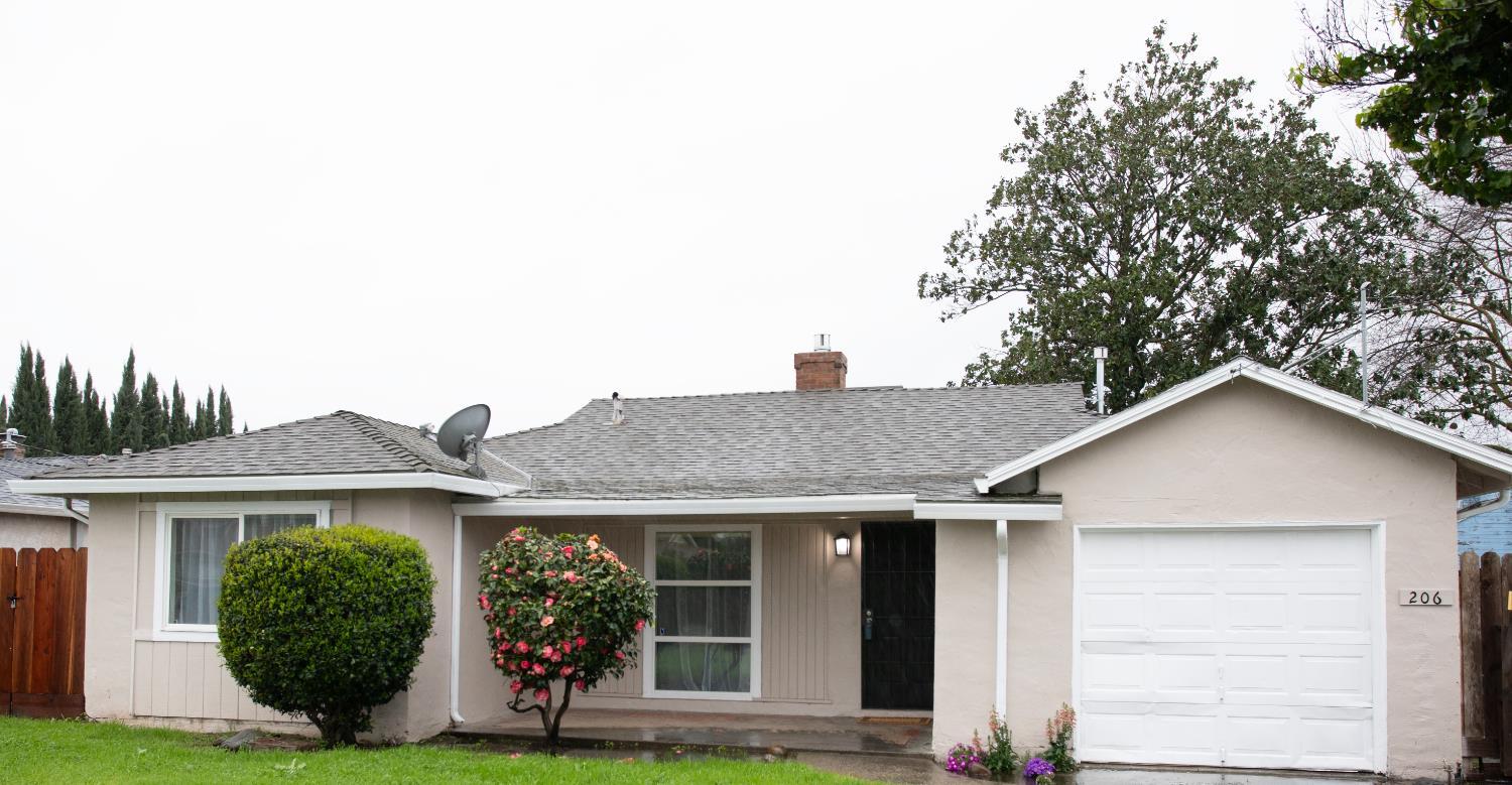 206 S Lee Ave, Oakdale, CA 95361