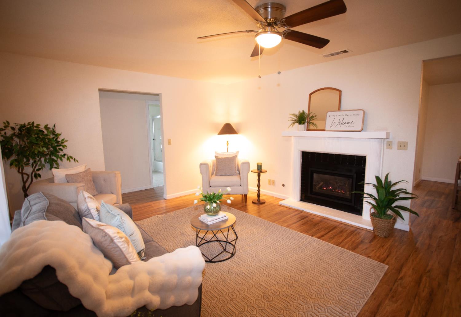 206 S Lee Ave, Oakdale, CA 95361