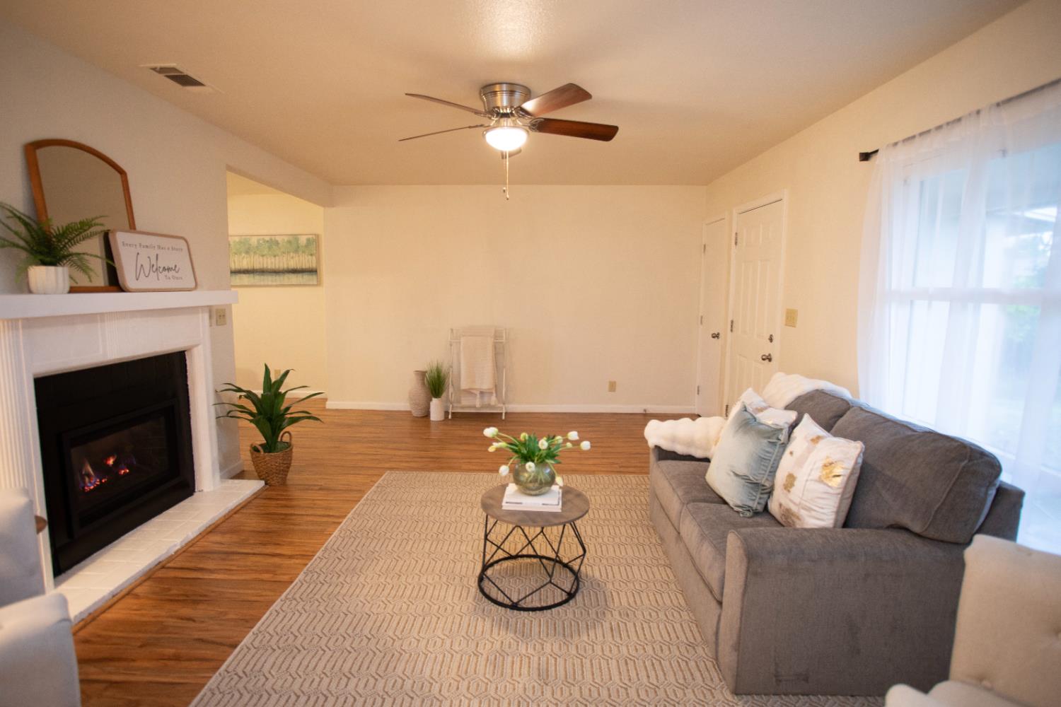 206 S Lee Ave, Oakdale, CA 95361