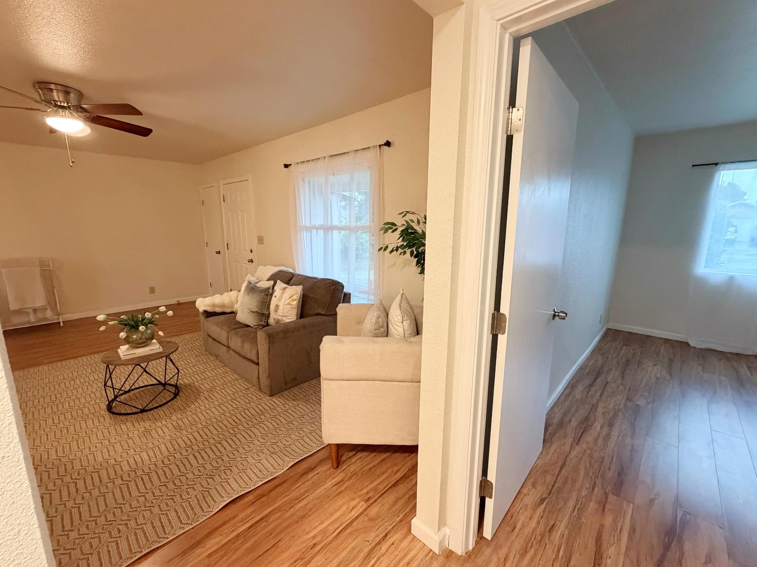 206 S Lee Ave, Oakdale, CA 95361