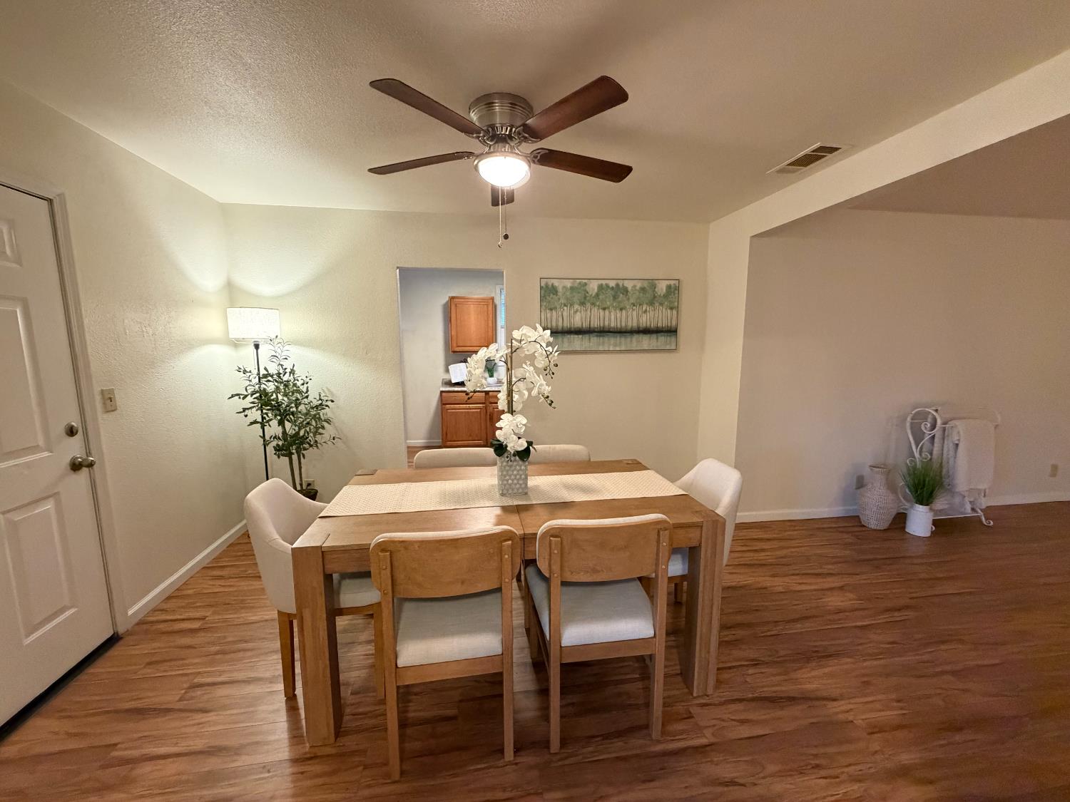 206 S Lee Ave, Oakdale, CA 95361