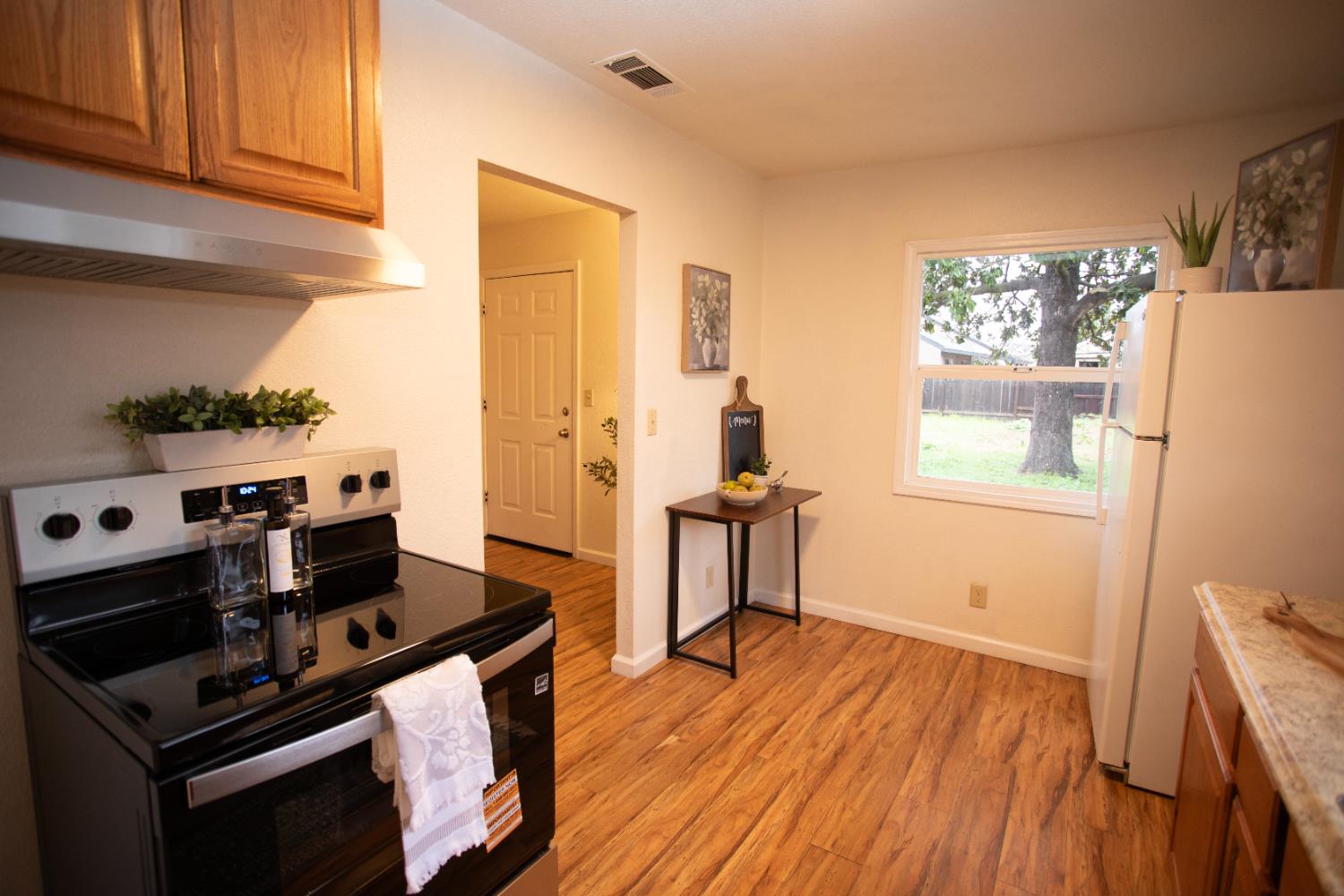 206 S Lee Ave, Oakdale, CA 95361