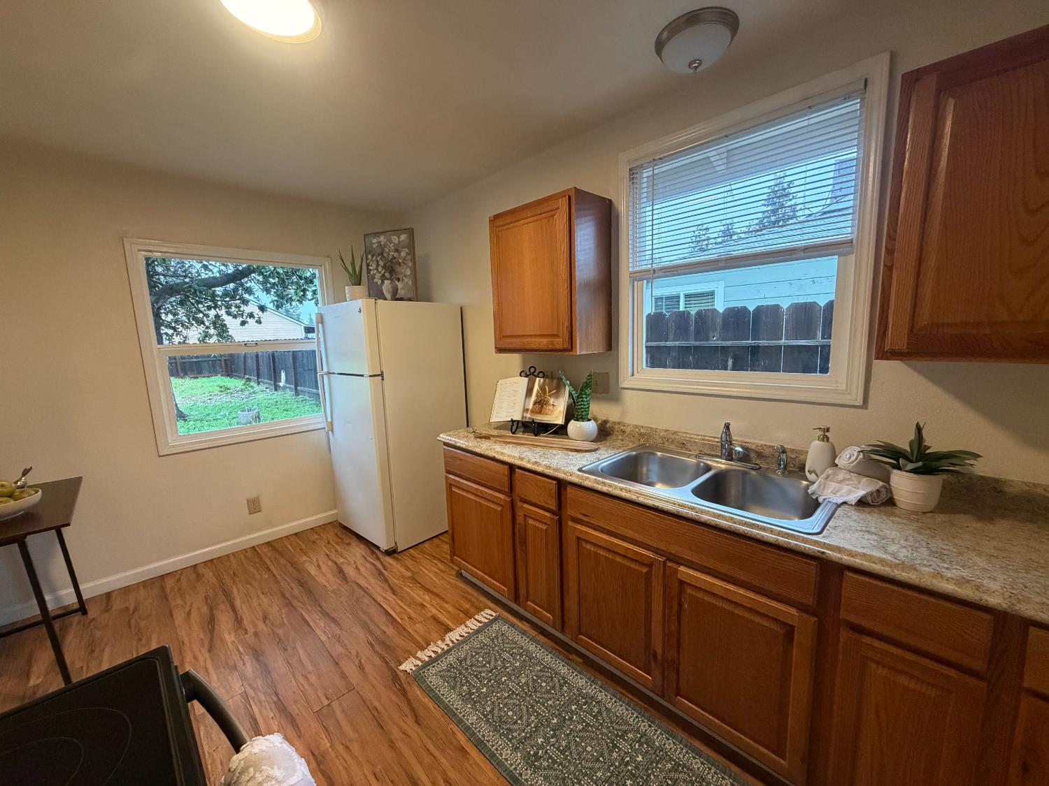 206 S Lee Ave, Oakdale, CA 95361