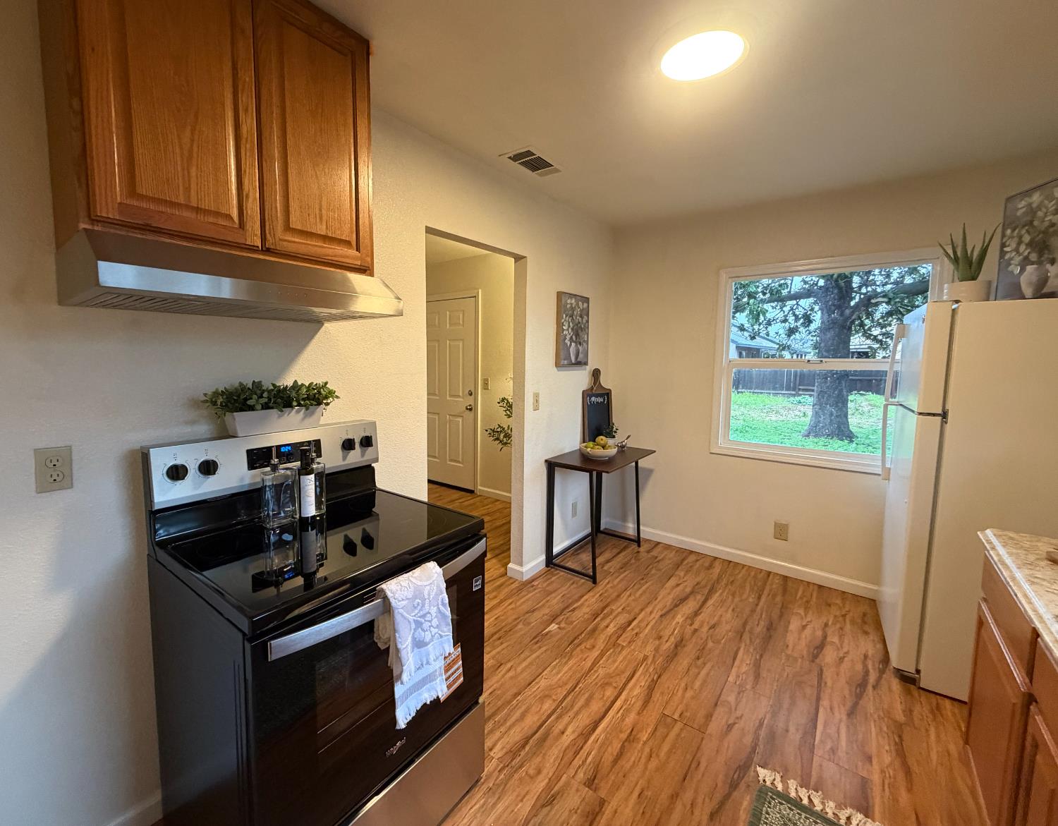 206 S Lee Ave, Oakdale, CA 95361