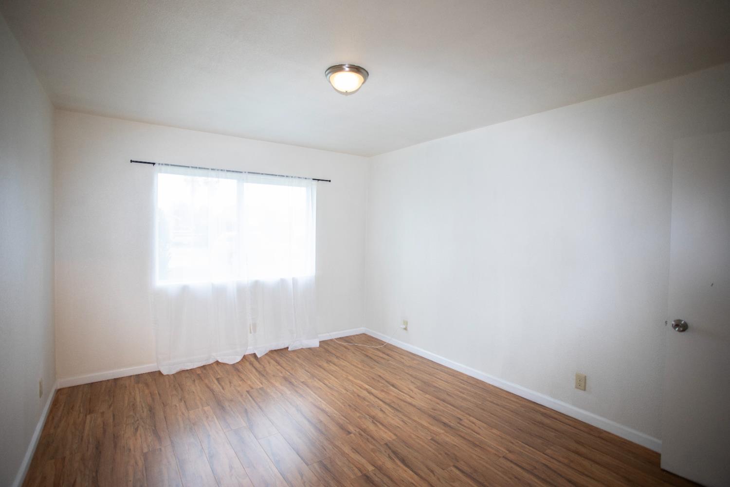 206 S Lee Ave, Oakdale, CA 95361