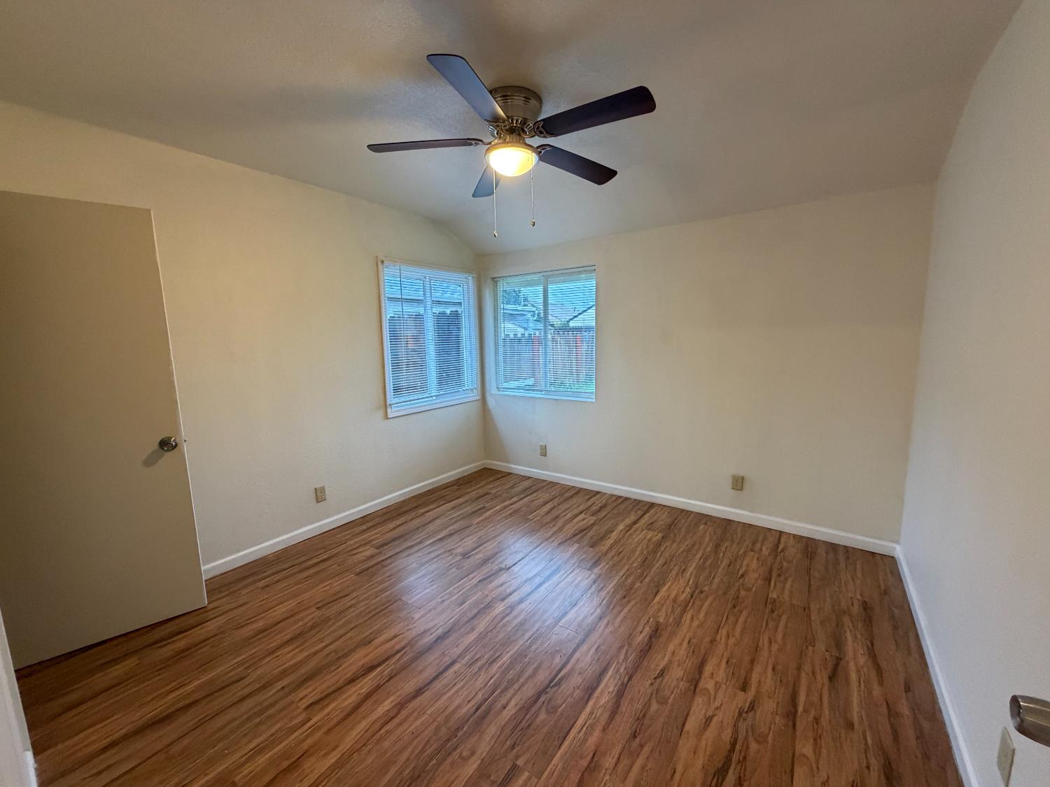 206 S Lee Ave, Oakdale, CA 95361