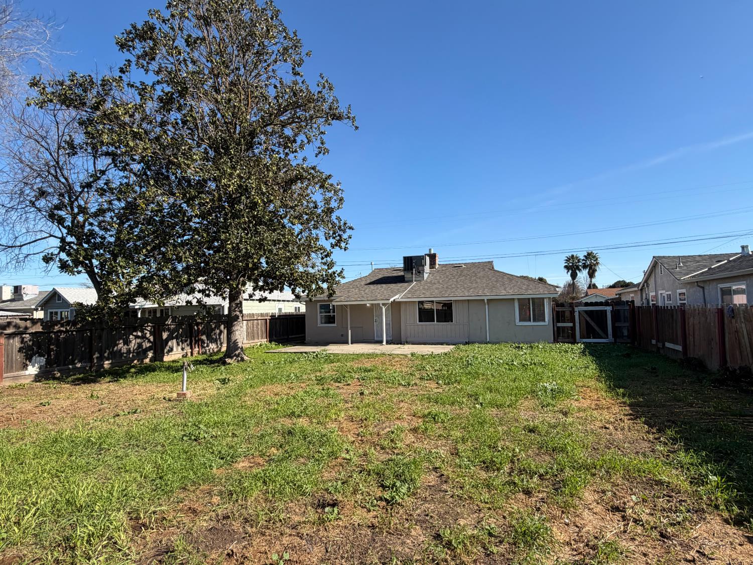 206 S Lee Ave, Oakdale, CA 95361