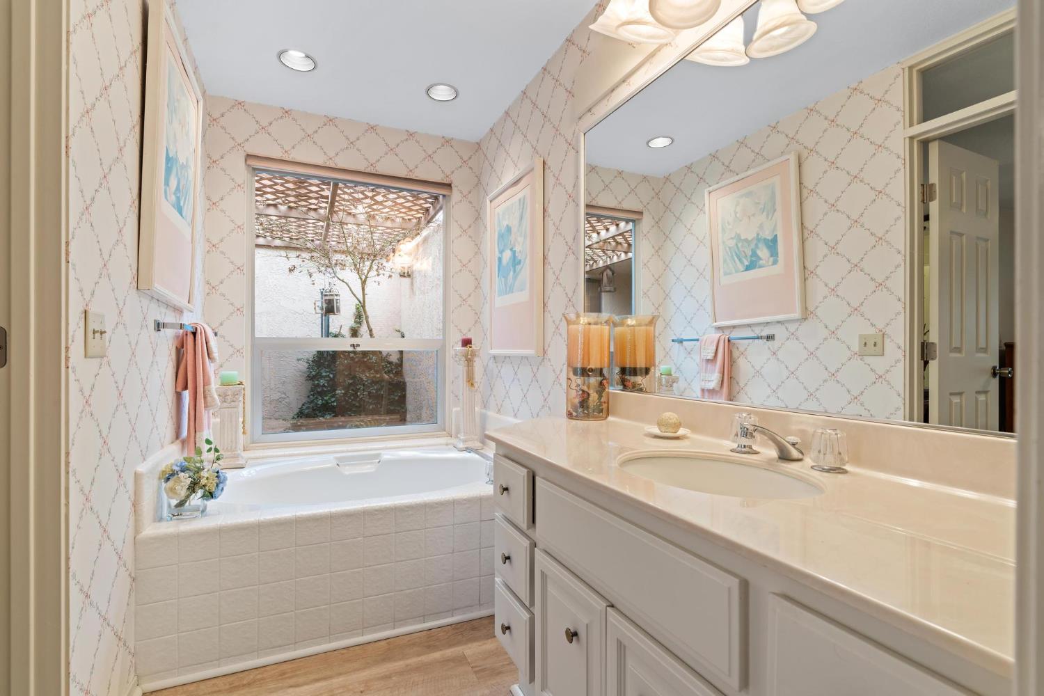 1809 Holly Oak Dr, Modesto, CA 95354