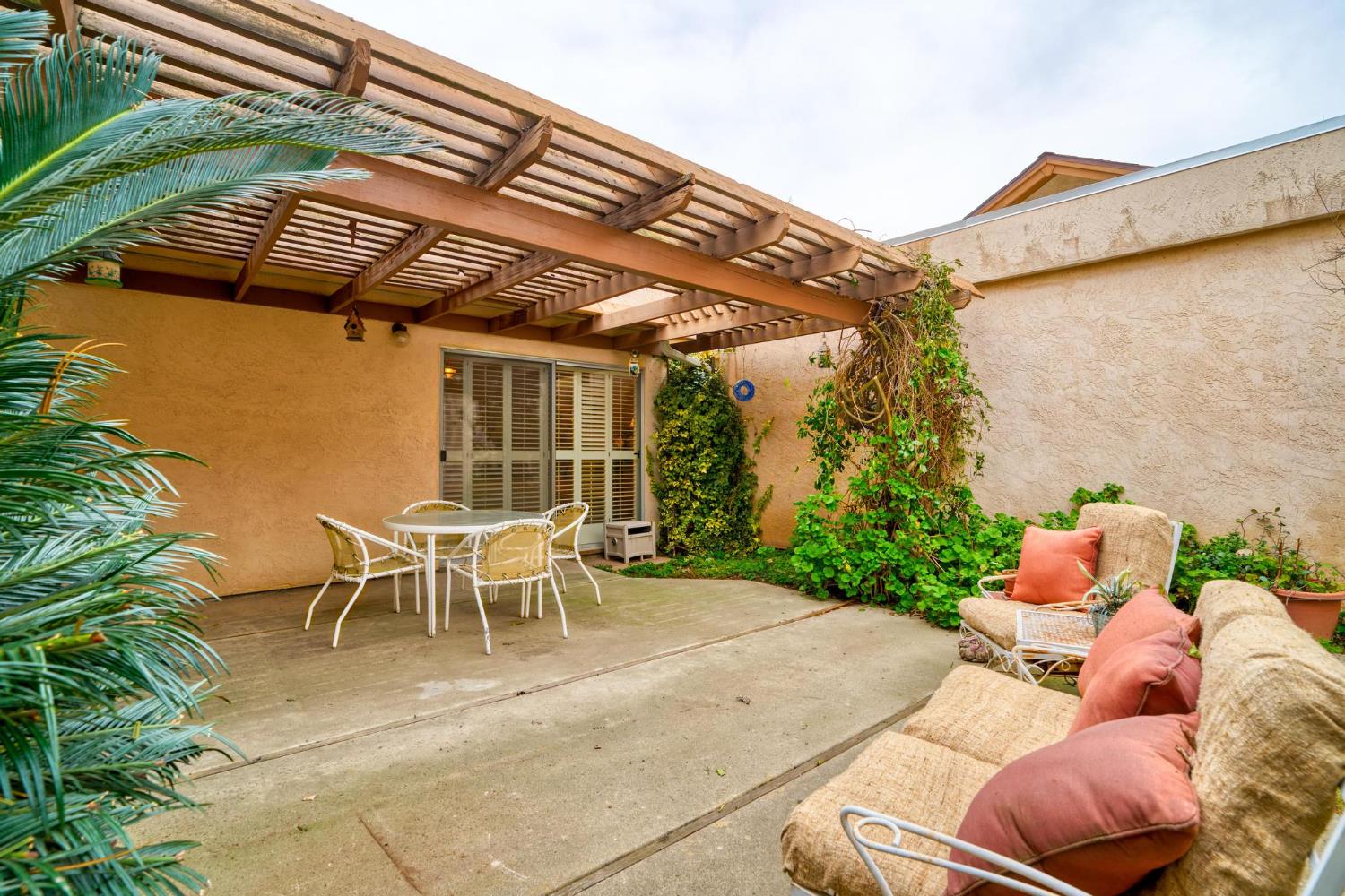 1809 Holly Oak Dr, Modesto, CA 95354