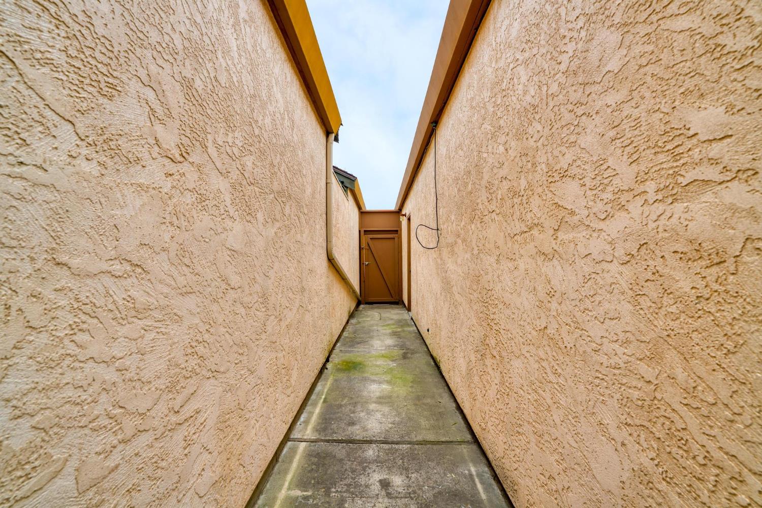 1809 Holly Oak Dr, Modesto, CA 95354