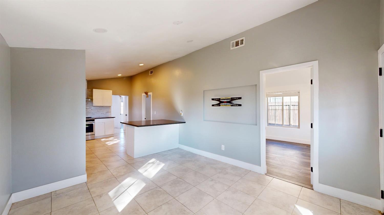 105 Pleasant St, Modesto, CA 95354