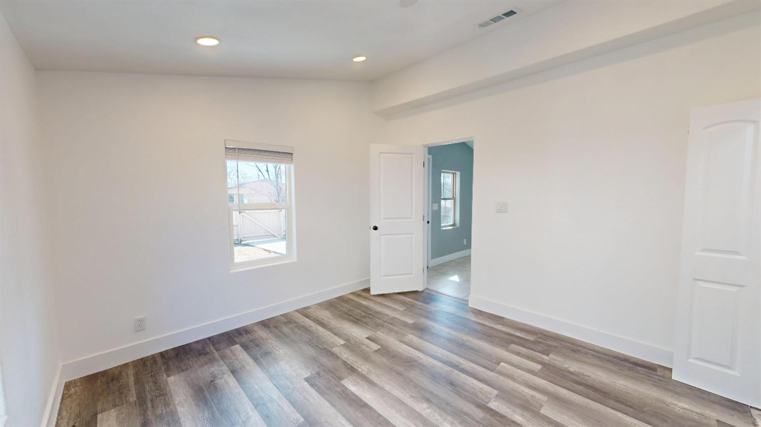 105 Pleasant St, Modesto, CA 95354