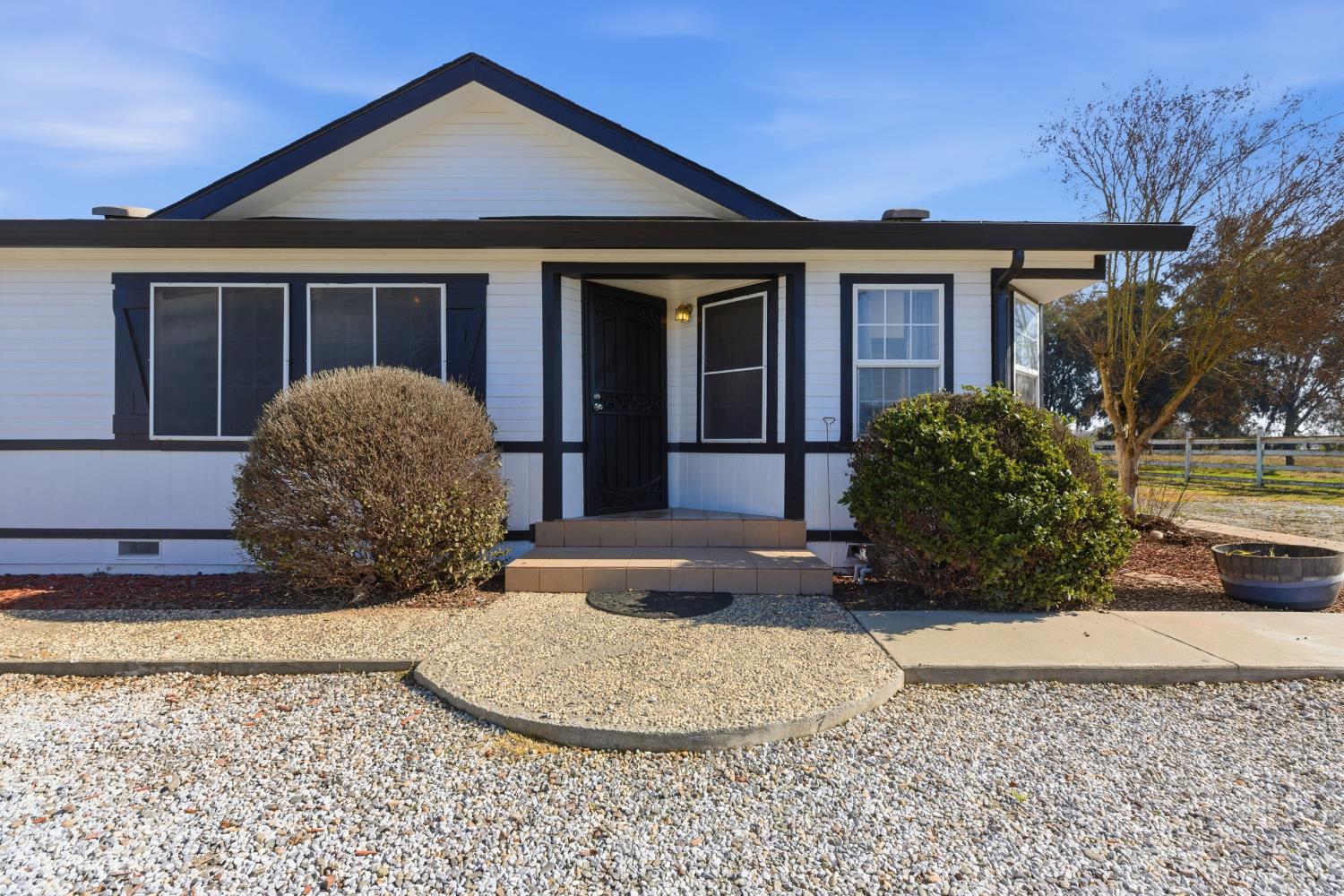 10118 Pioneer Ave, Oakdale, CA 95361