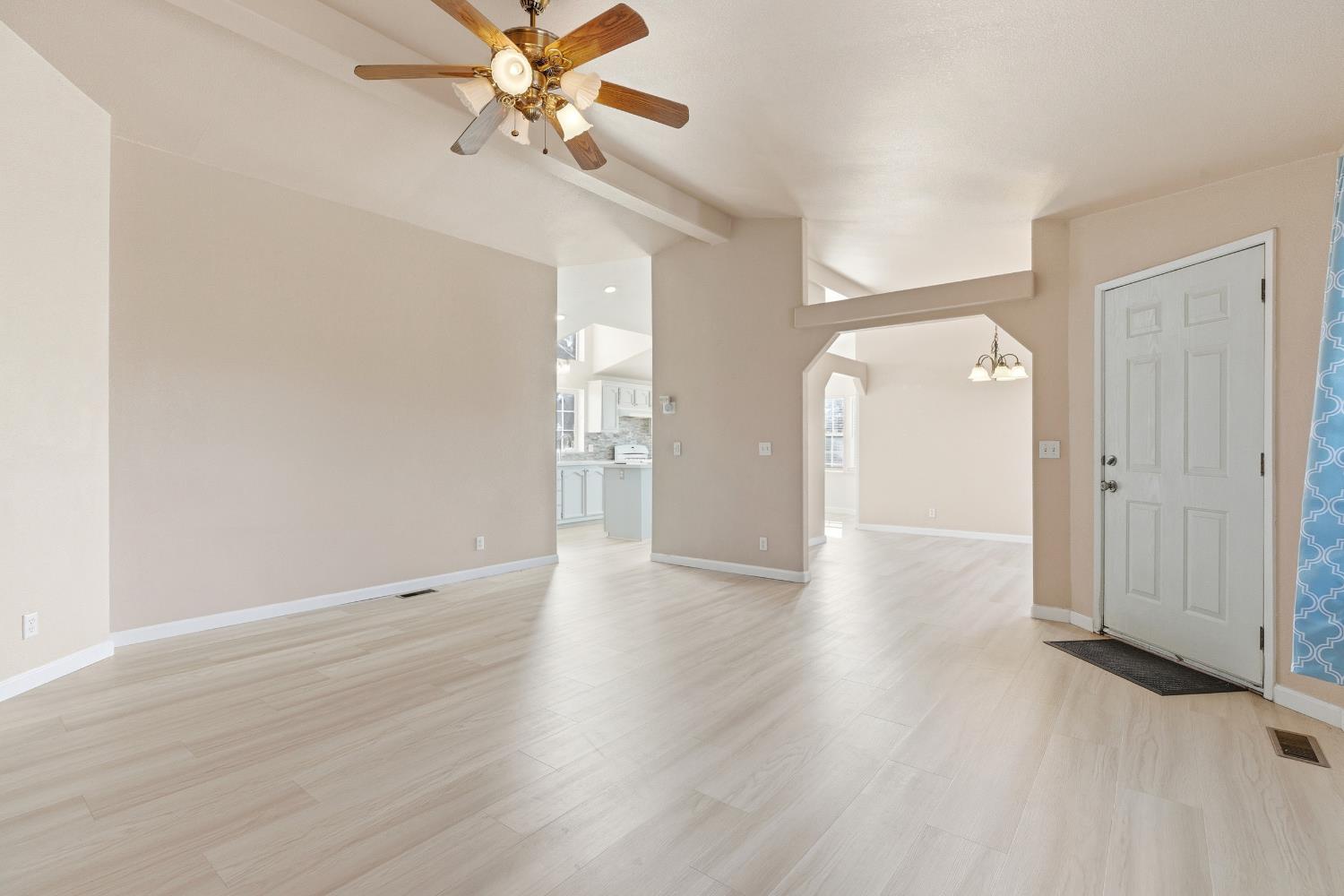 10118 Pioneer Ave, Oakdale, CA 95361