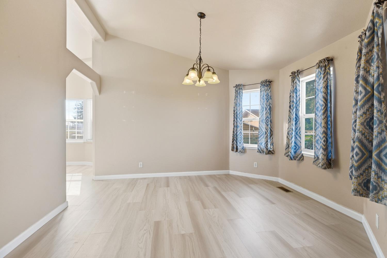 10118 Pioneer Ave, Oakdale, CA 95361