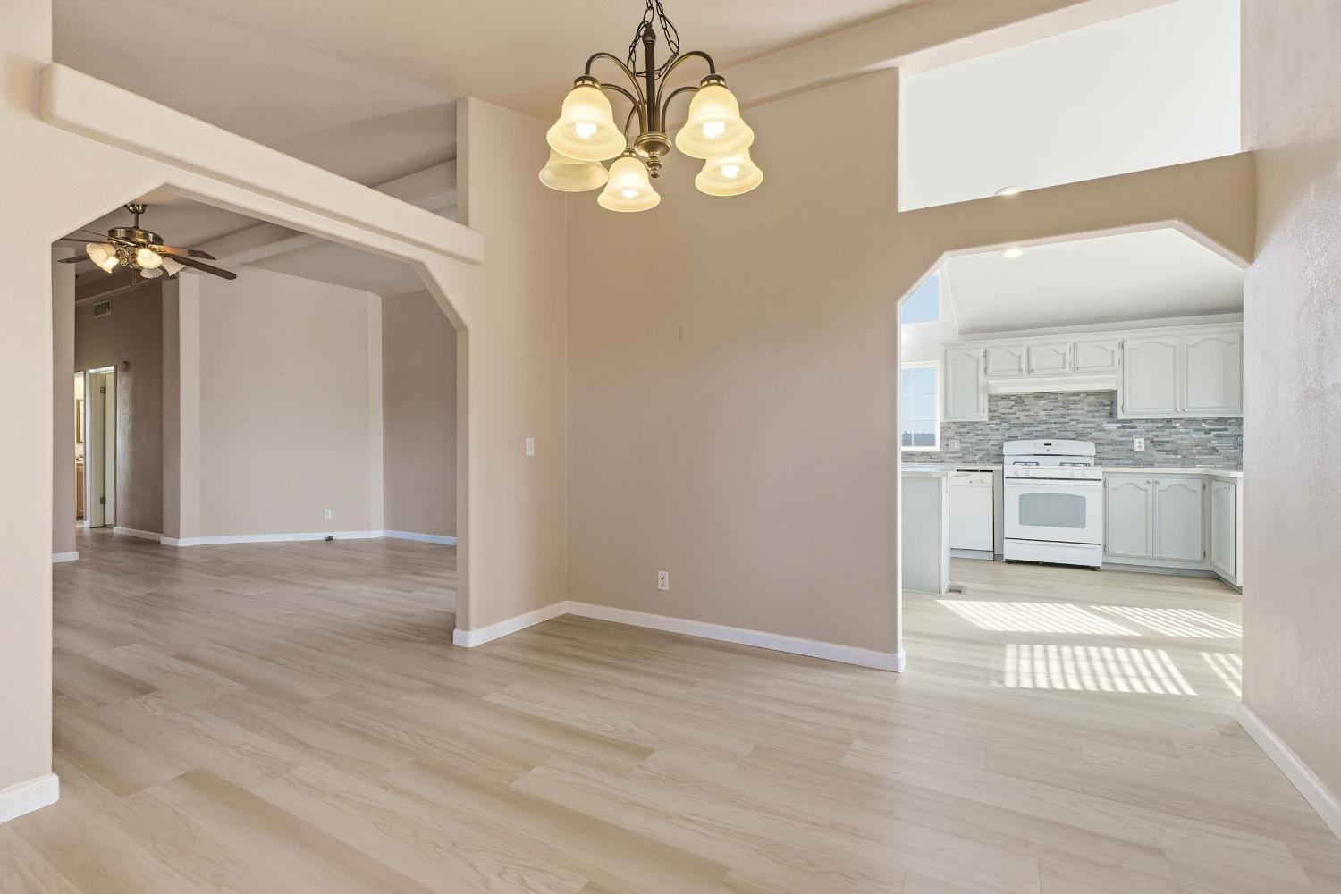 10118 Pioneer Ave, Oakdale, CA 95361