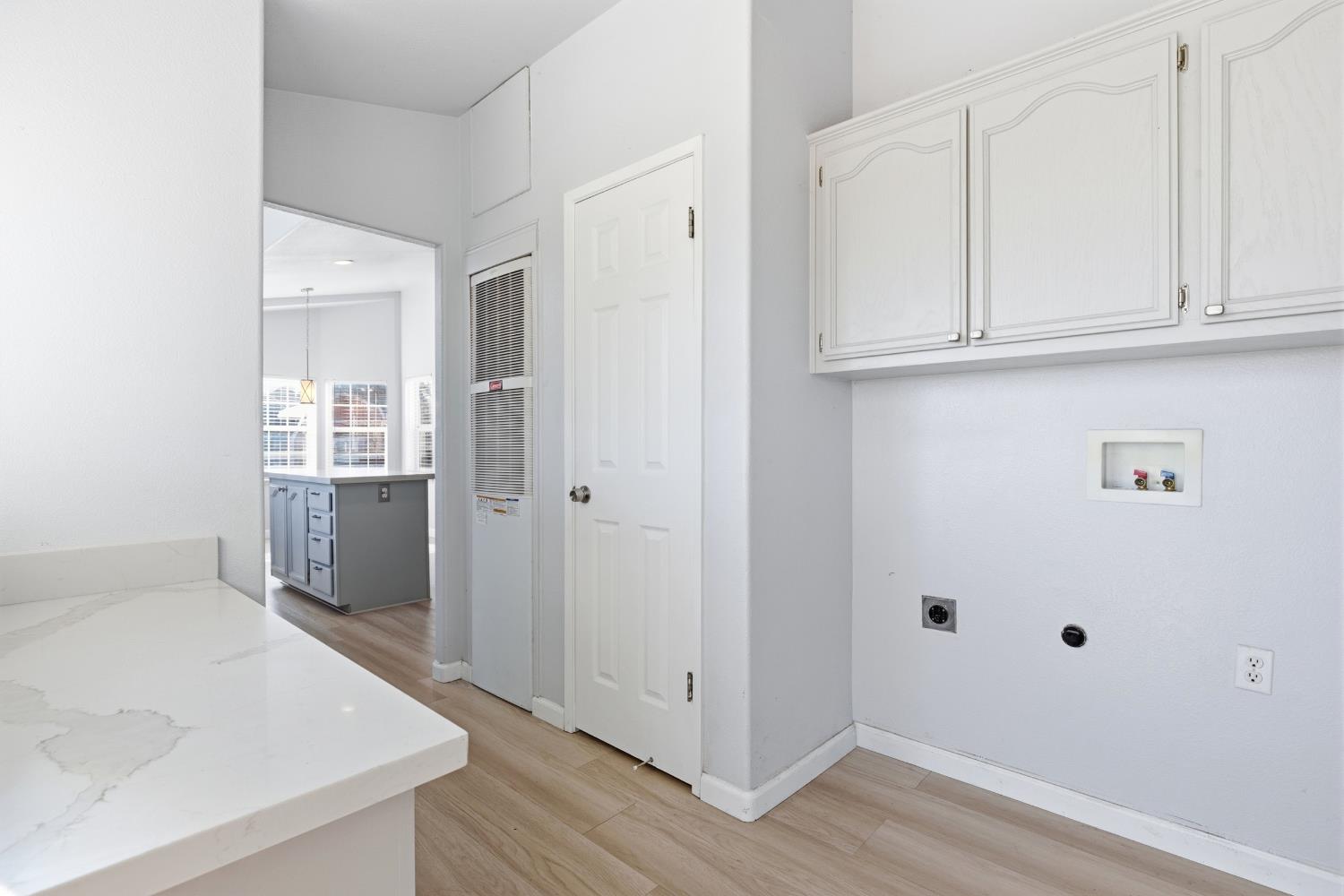 10118 Pioneer Ave, Oakdale, CA 95361