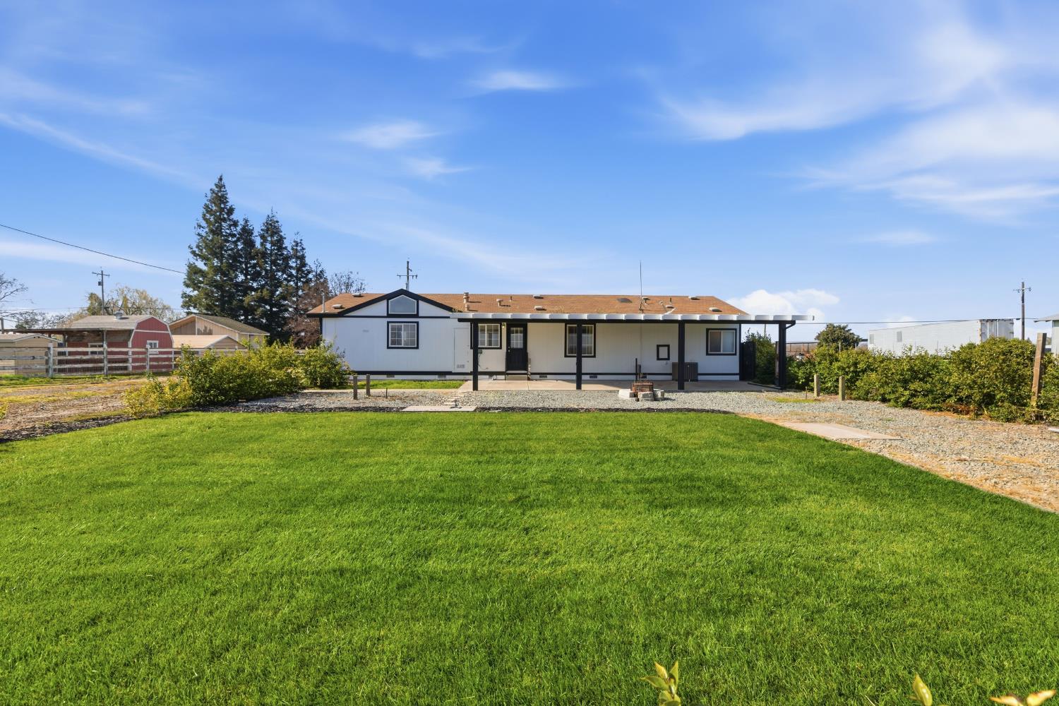 10118 Pioneer Ave, Oakdale, CA 95361