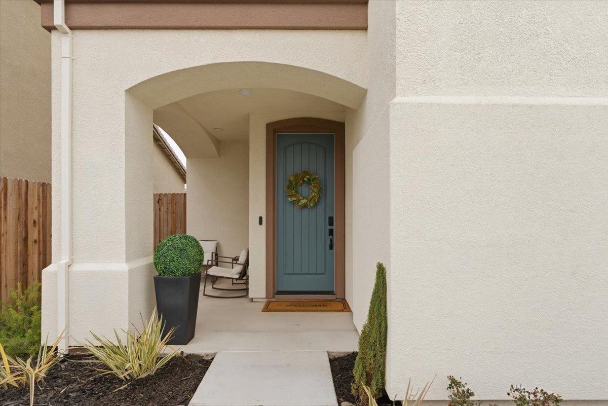 2115 Enchantment Dr., Manteca, CA 95337