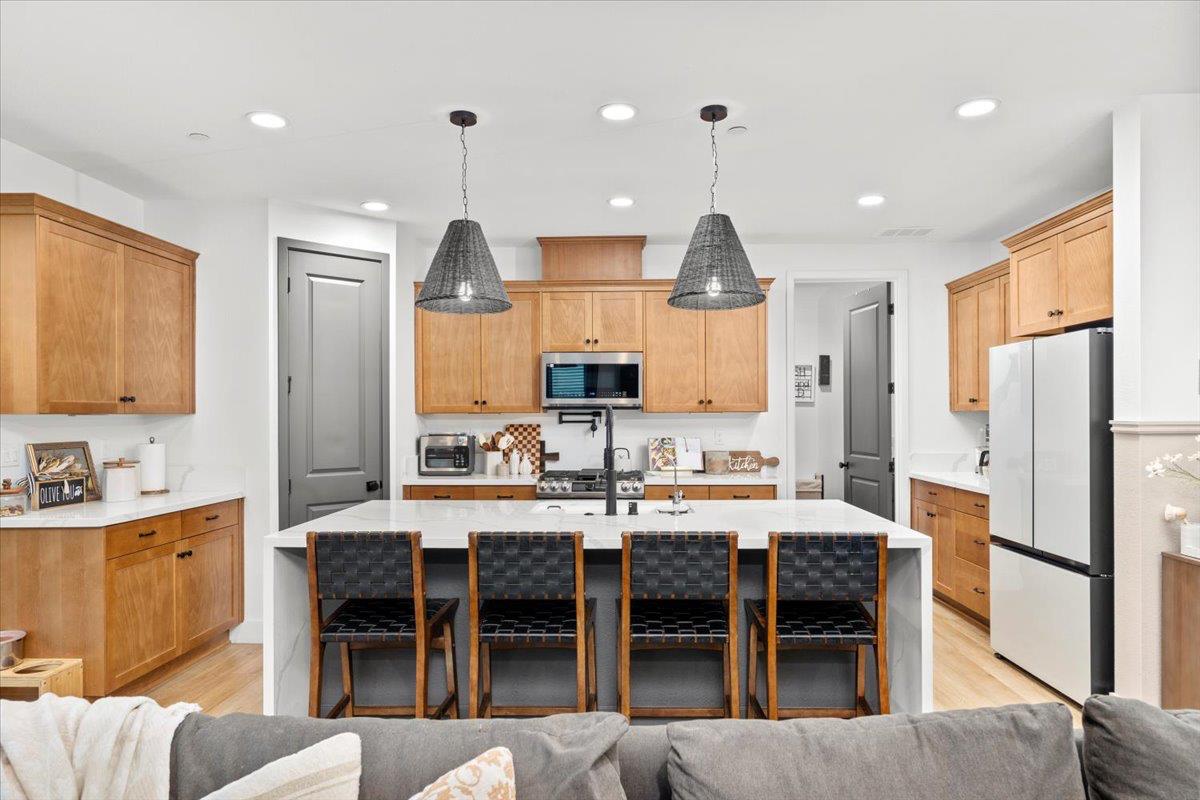 2115 Enchantment Dr., Manteca, CA 95337