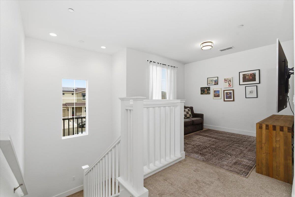 2115 Enchantment Dr., Manteca, CA 95337