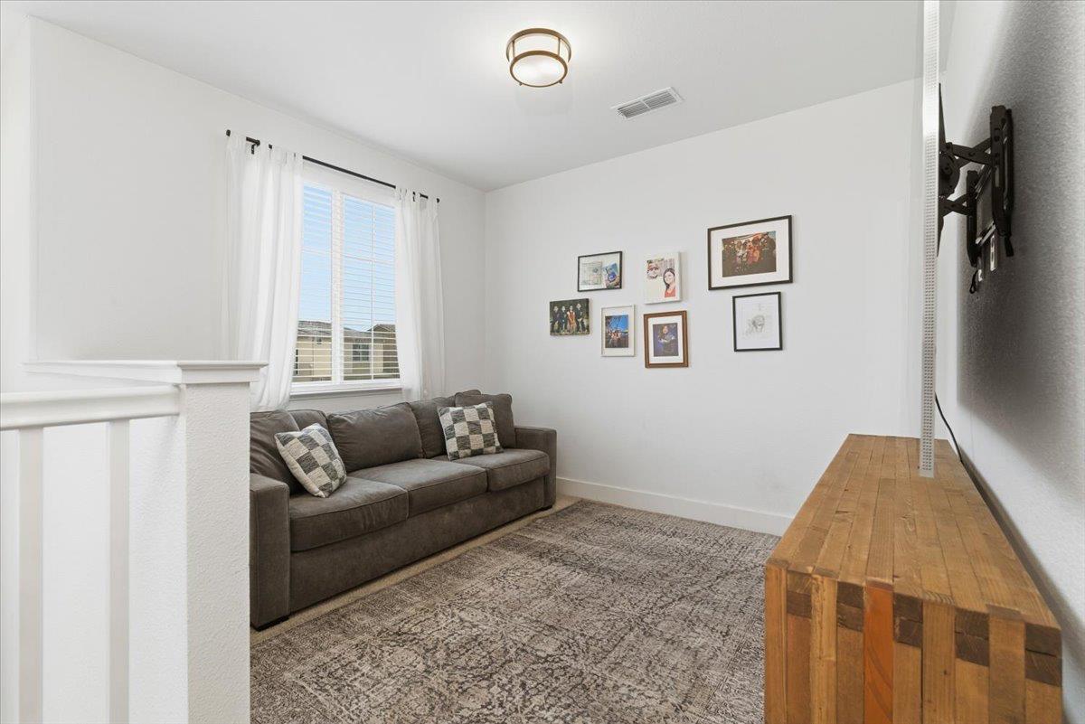 2115 Enchantment Dr., Manteca, CA 95337