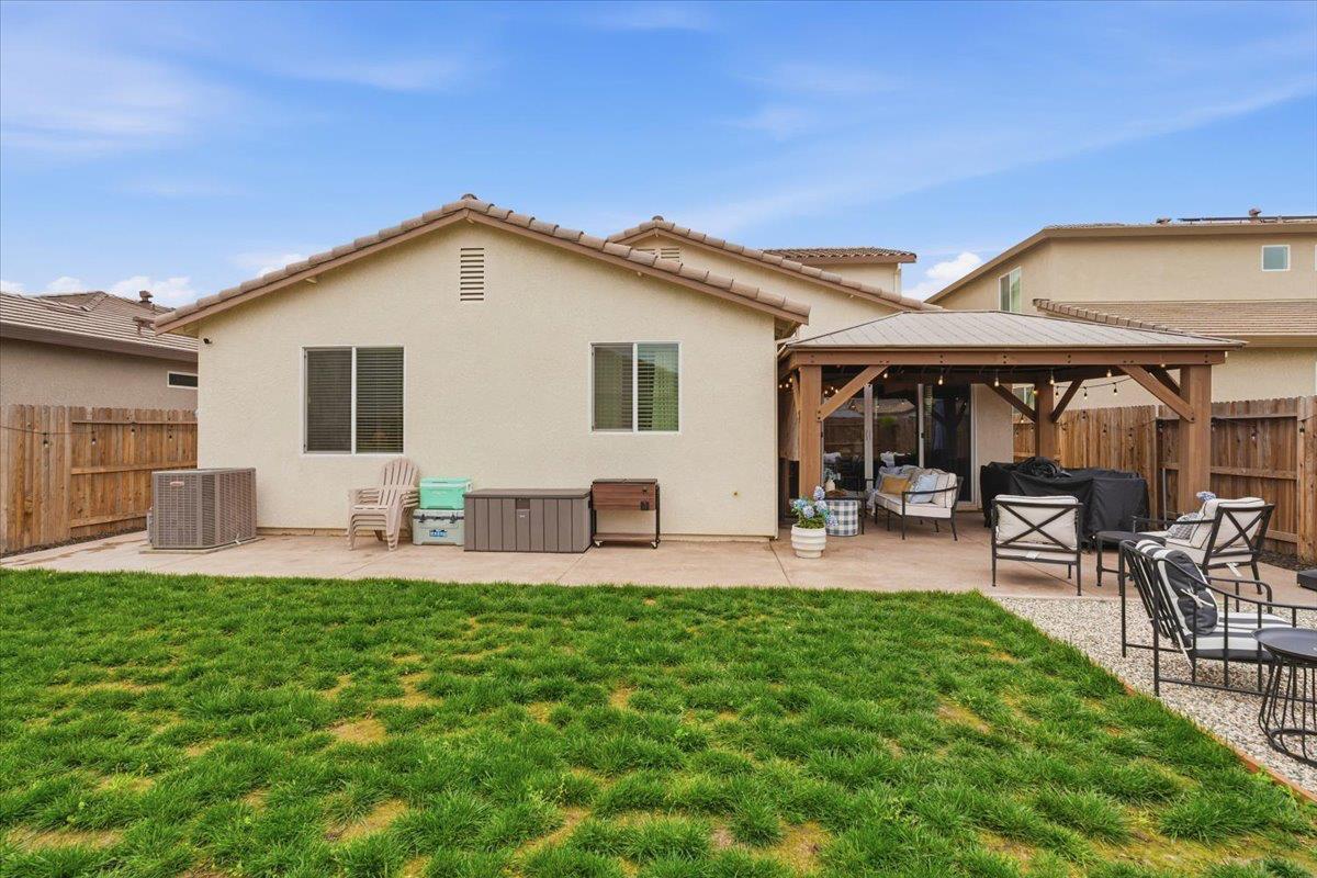 2115 Enchantment Dr., Manteca, CA 95337