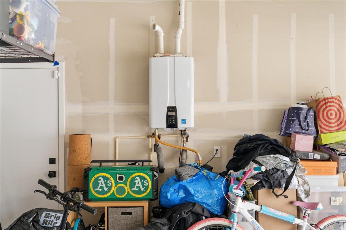 2115 Enchantment Dr., Manteca, CA 95337