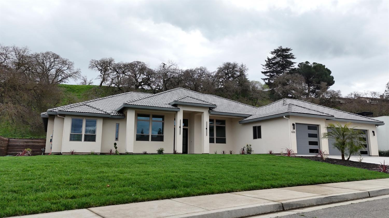 10318 Fox Borough Dr, Oakdale, CA 95361