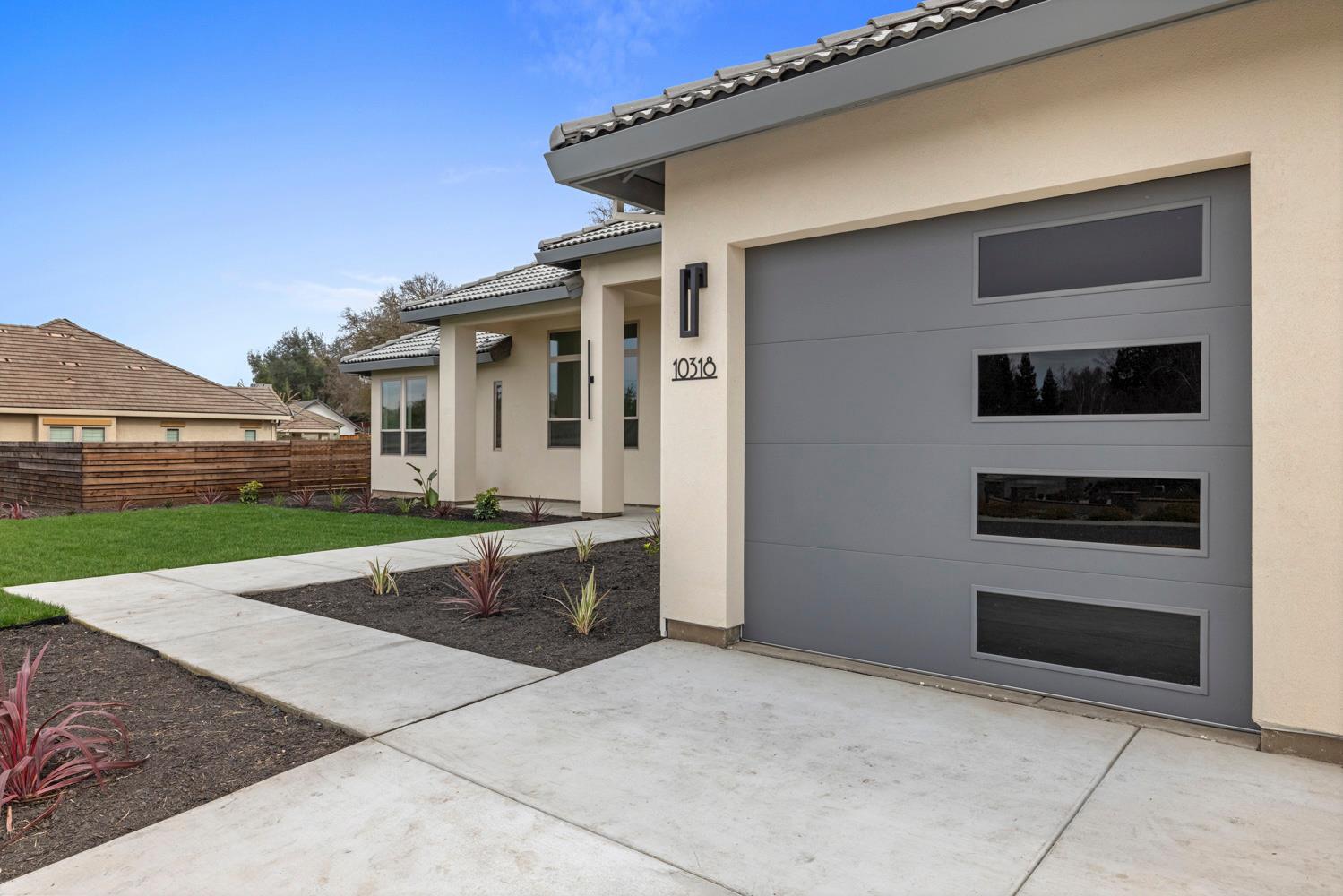 10318 Fox Borough Dr, Oakdale, CA 95361