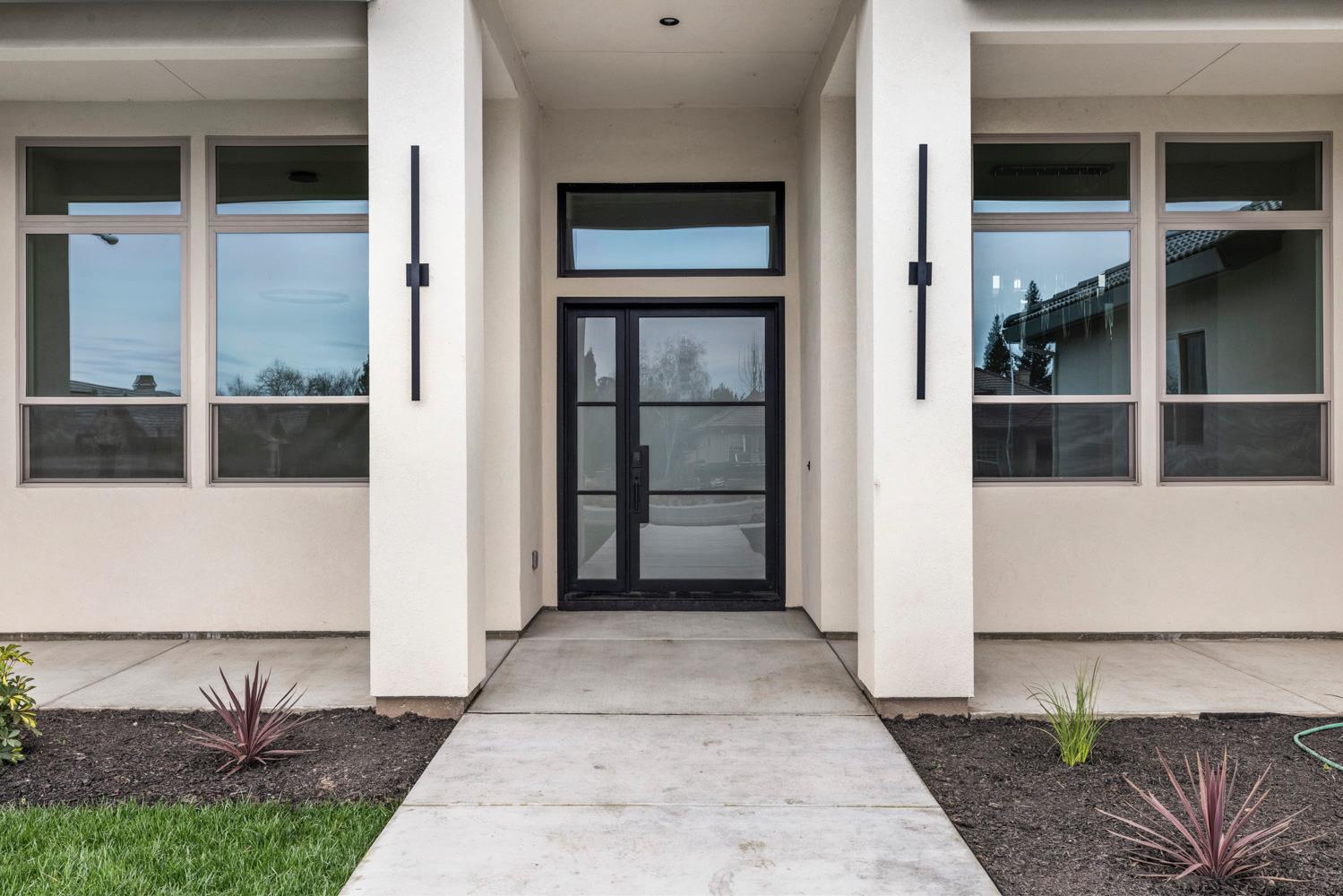 10318 Fox Borough Dr, Oakdale, CA 95361