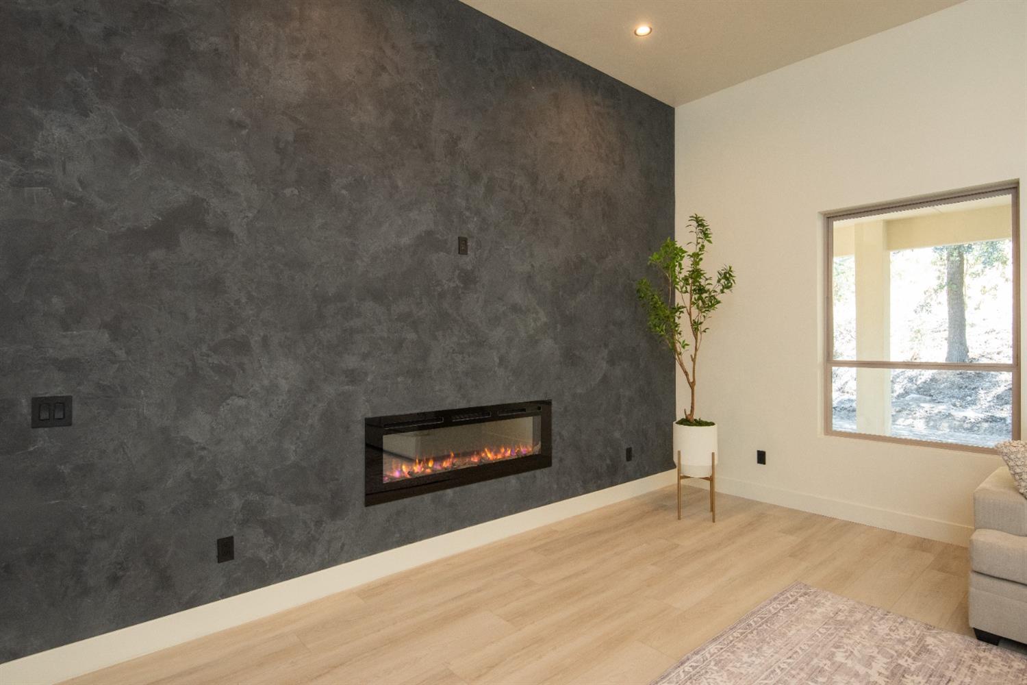 10318 Fox Borough Dr, Oakdale, CA 95361