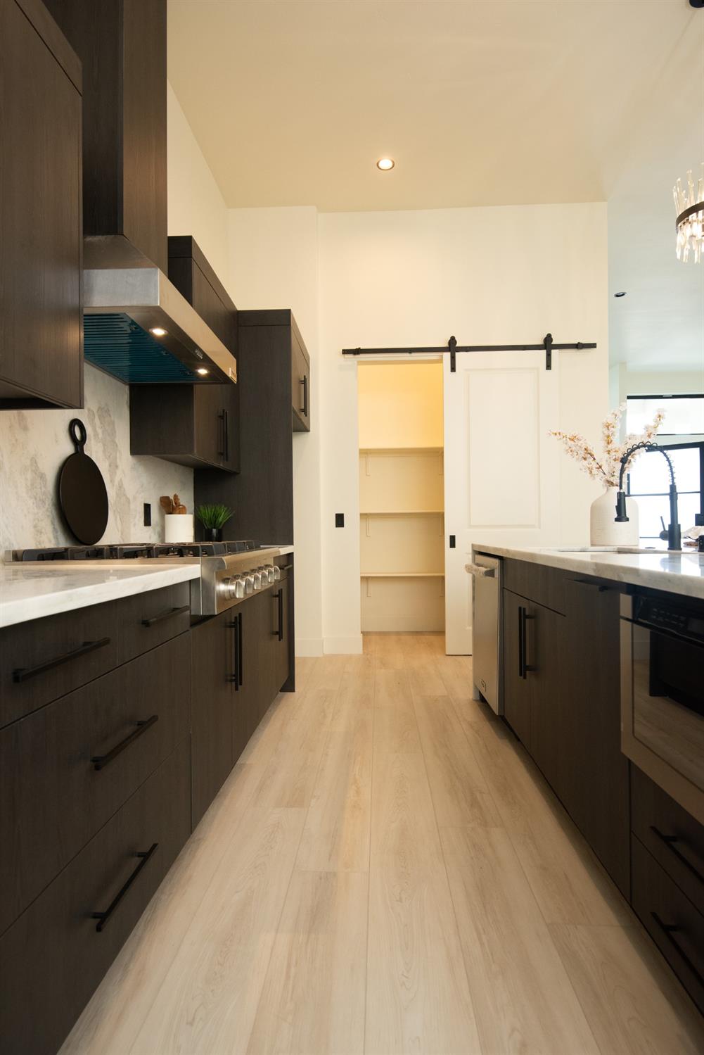 10318 Fox Borough Dr, Oakdale, CA 95361