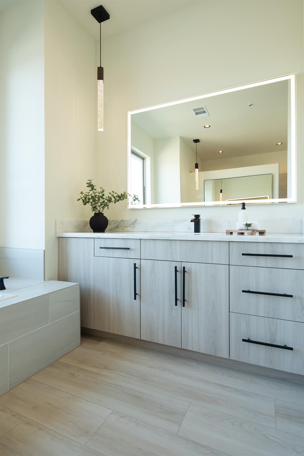 10318 Fox Borough Dr, Oakdale, CA 95361