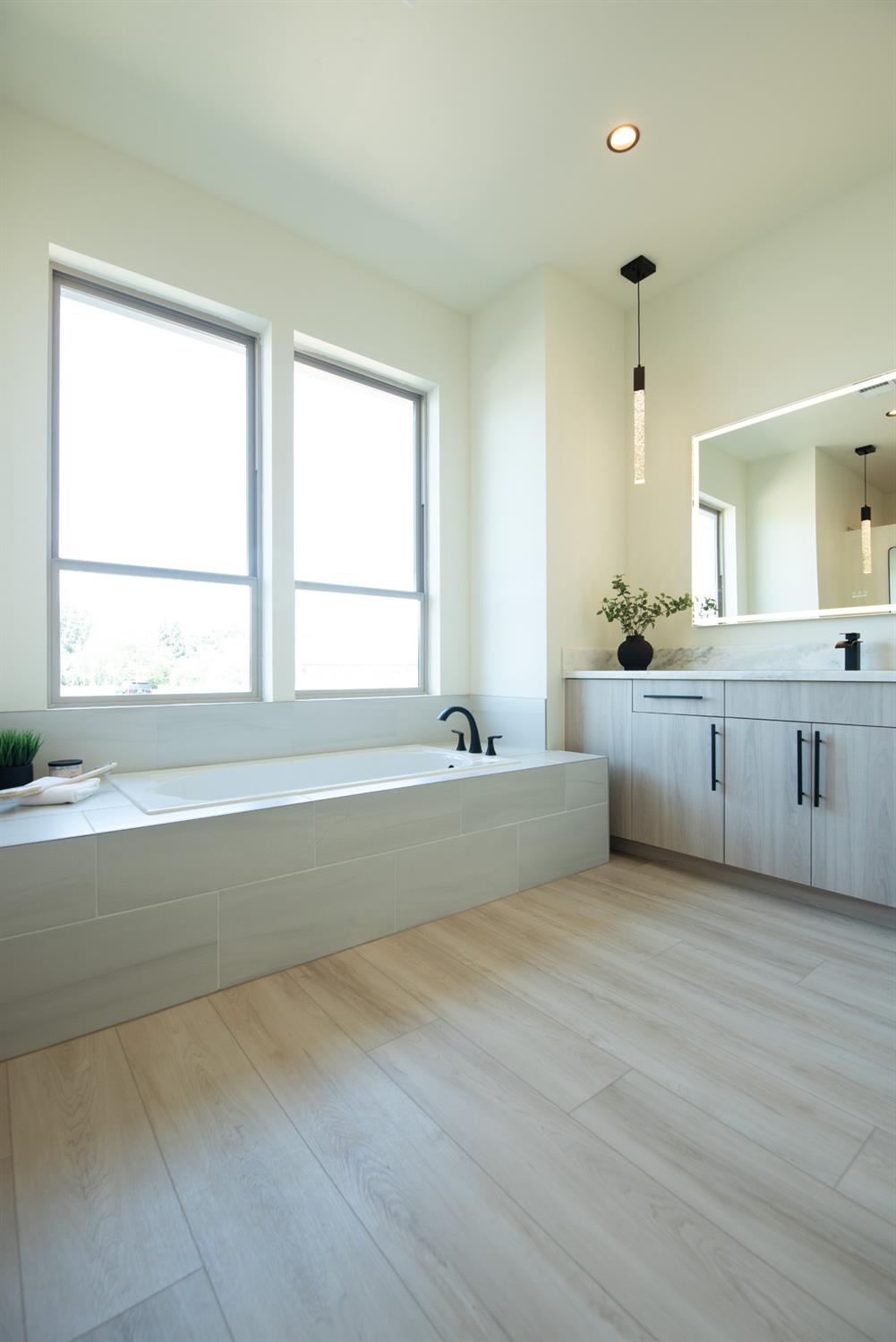 10318 Fox Borough Dr, Oakdale, CA 95361