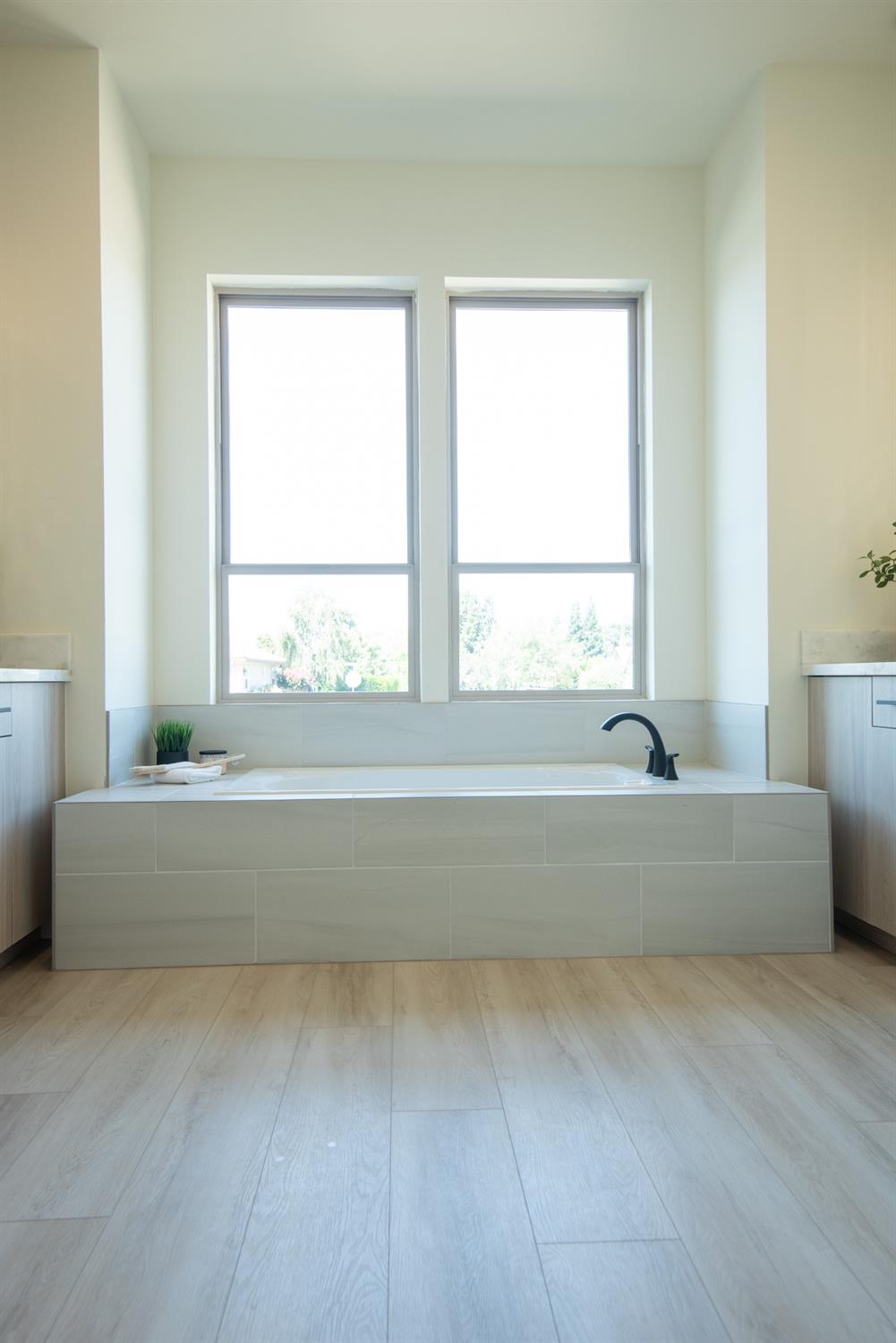 10318 Fox Borough Dr, Oakdale, CA 95361