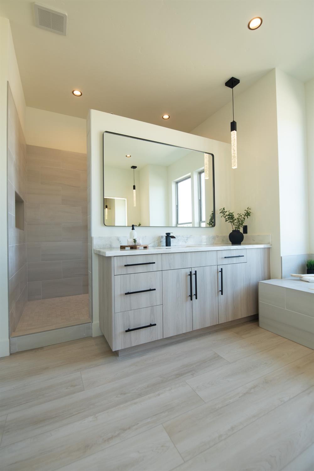 10318 Fox Borough Dr, Oakdale, CA 95361