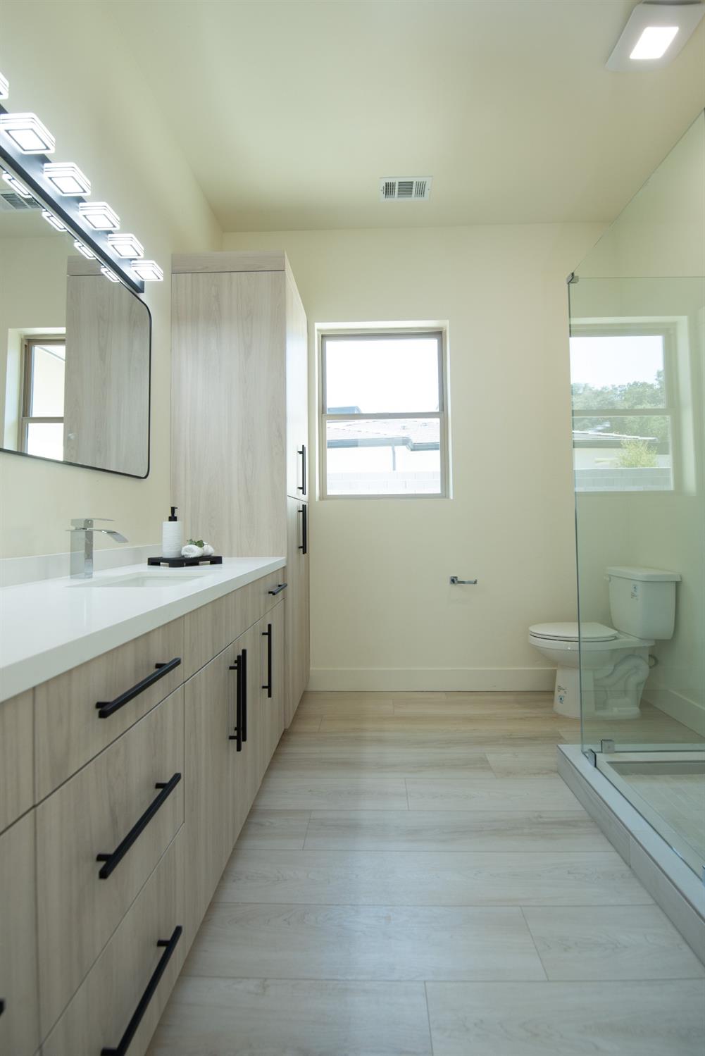 10318 Fox Borough Dr, Oakdale, CA 95361