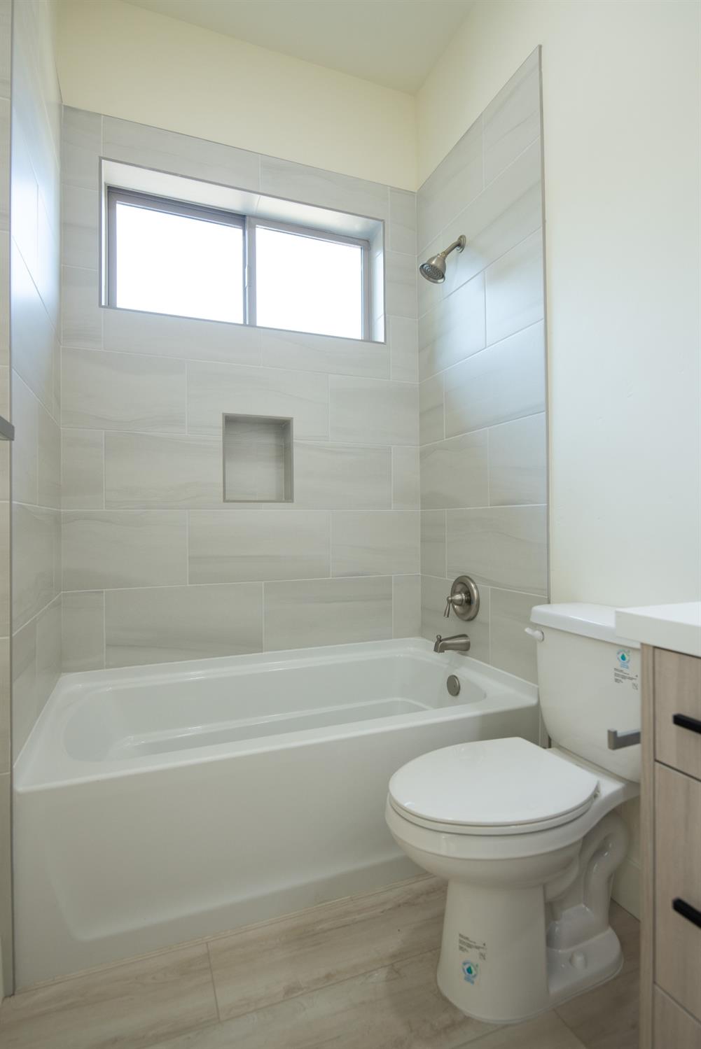 10318 Fox Borough Dr, Oakdale, CA 95361