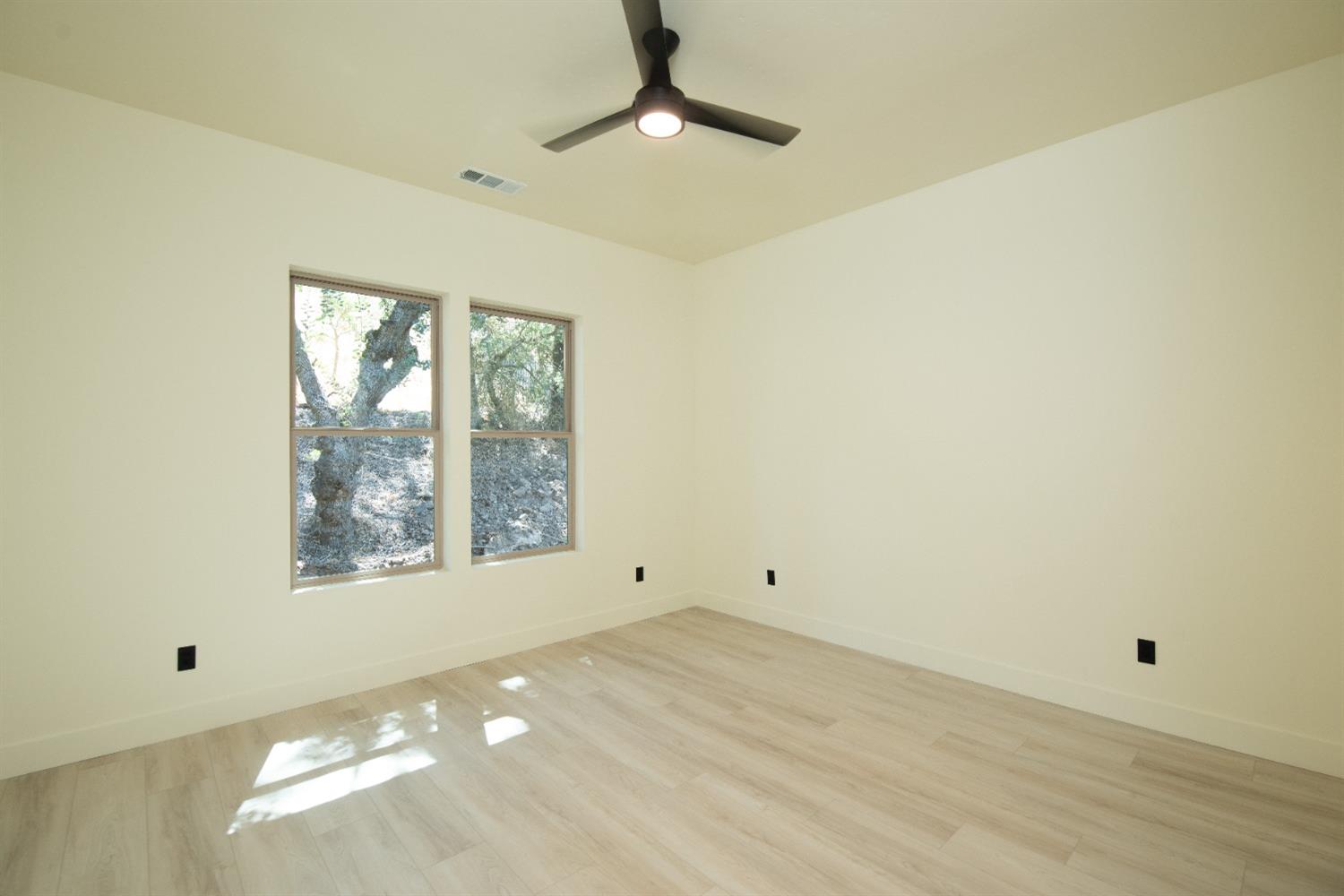 10318 Fox Borough Dr, Oakdale, CA 95361