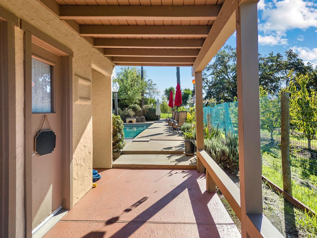 10722 Rawles Rd, Oakdale, CA 95361