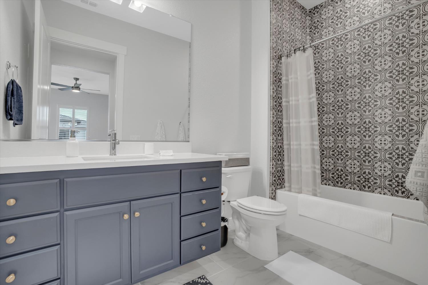 701 Victoria Dr, Manteca, CA 95336