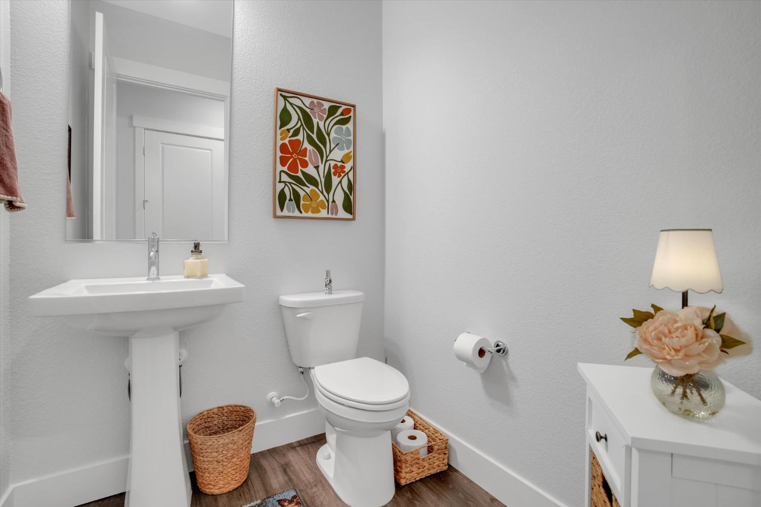 701 Victoria Dr, Manteca, CA 95336