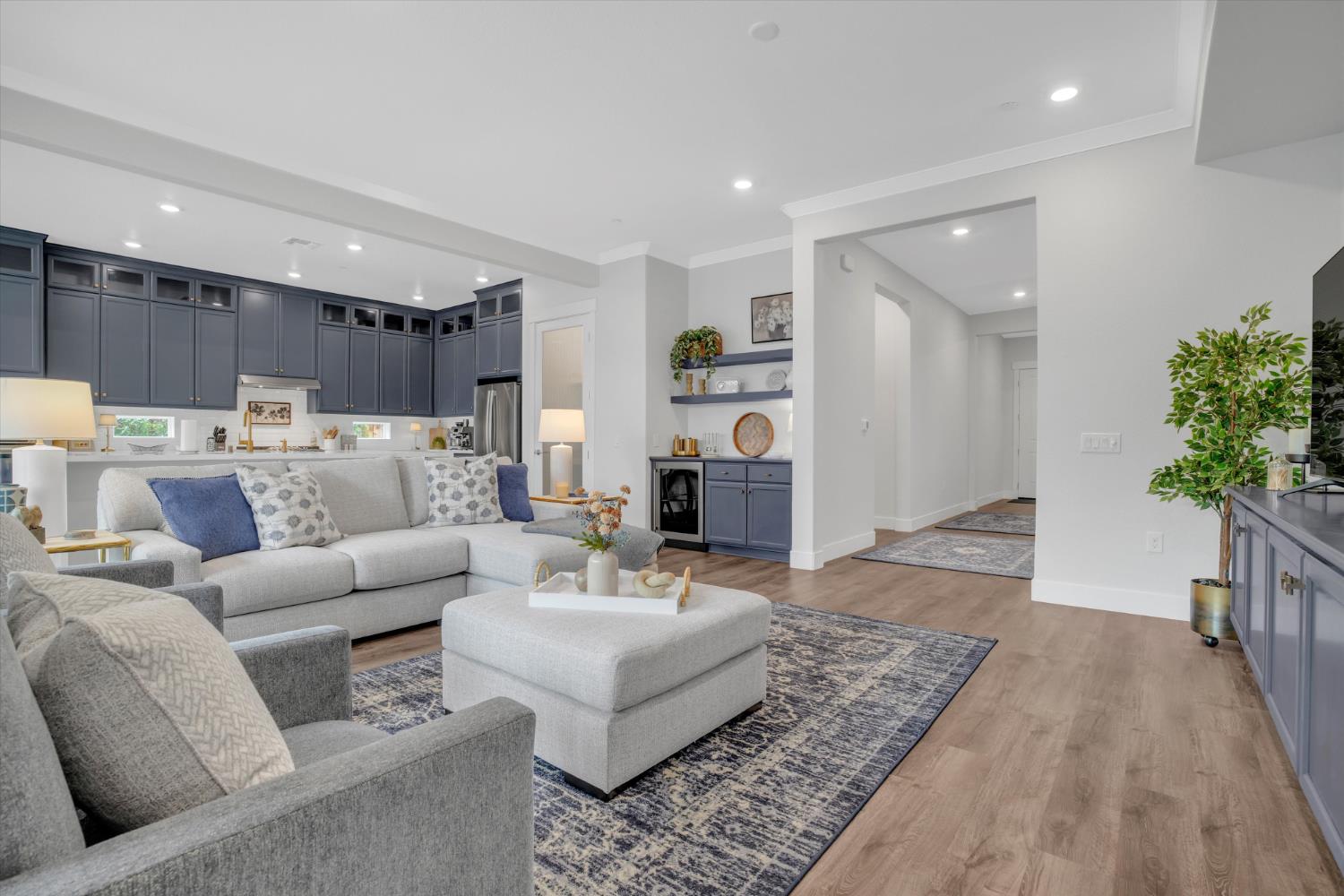 701 Victoria Dr, Manteca, CA 95336