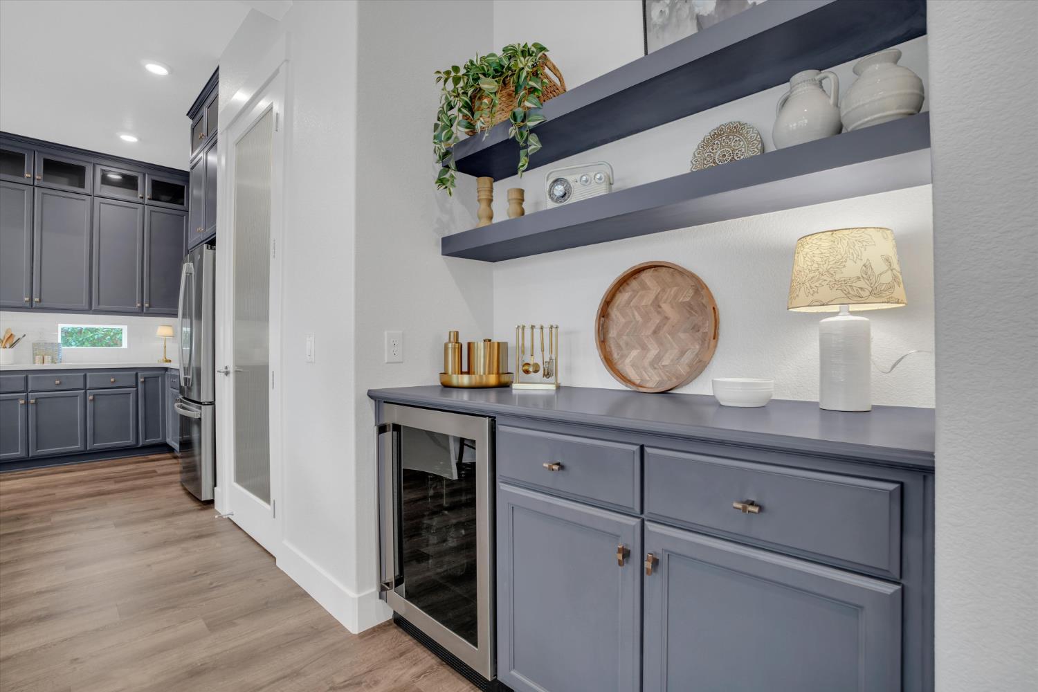 701 Victoria Dr, Manteca, CA 95336