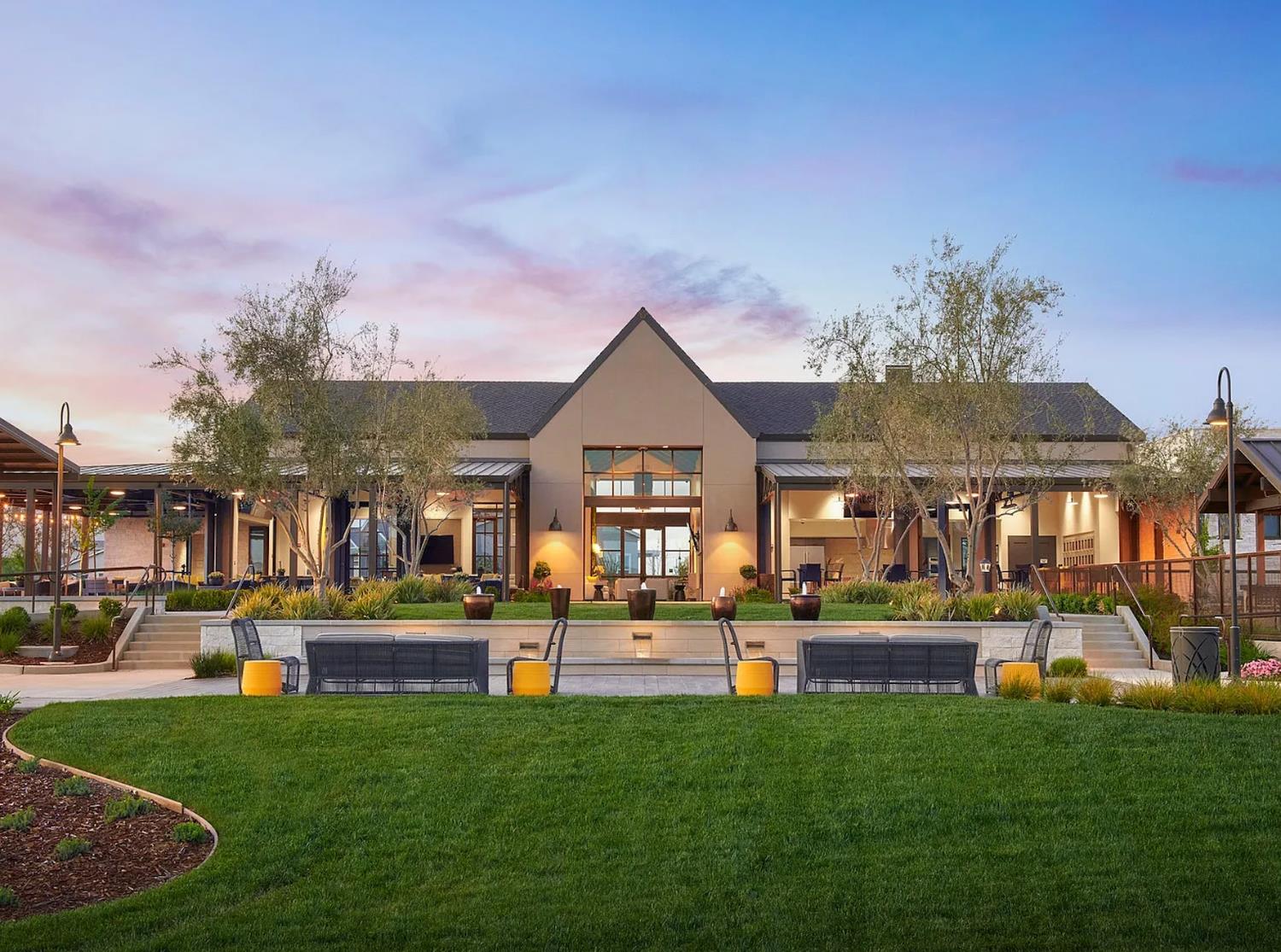 701 Victoria Dr, Manteca, CA 95336