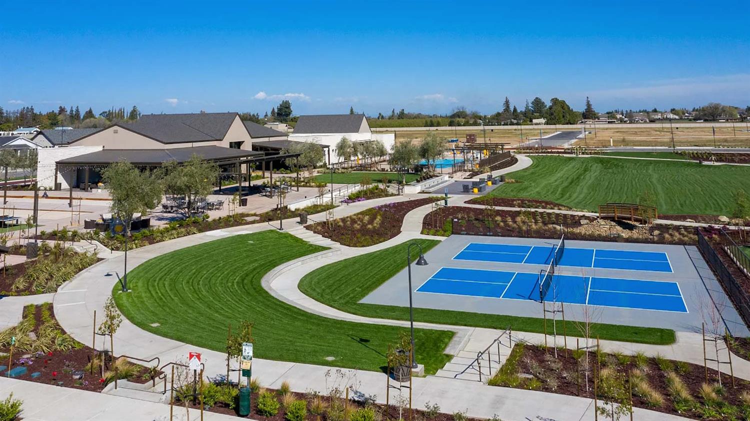 701 Victoria Dr, Manteca, CA 95336