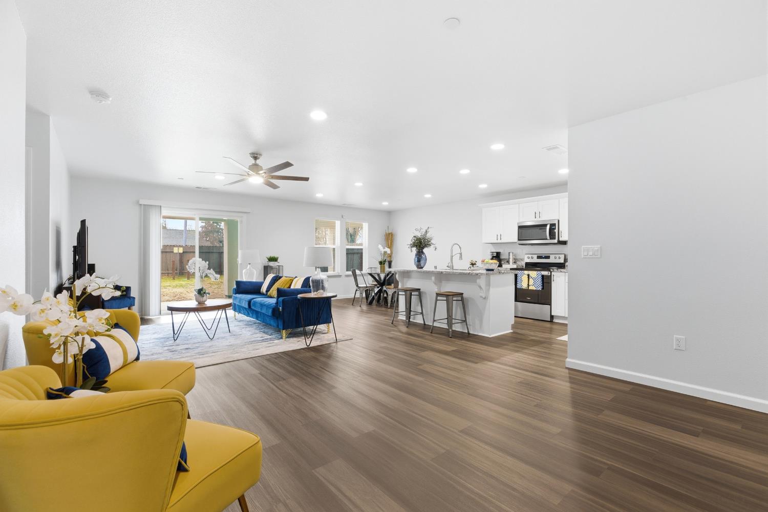 374 W Main St, Turlock, CA 95380