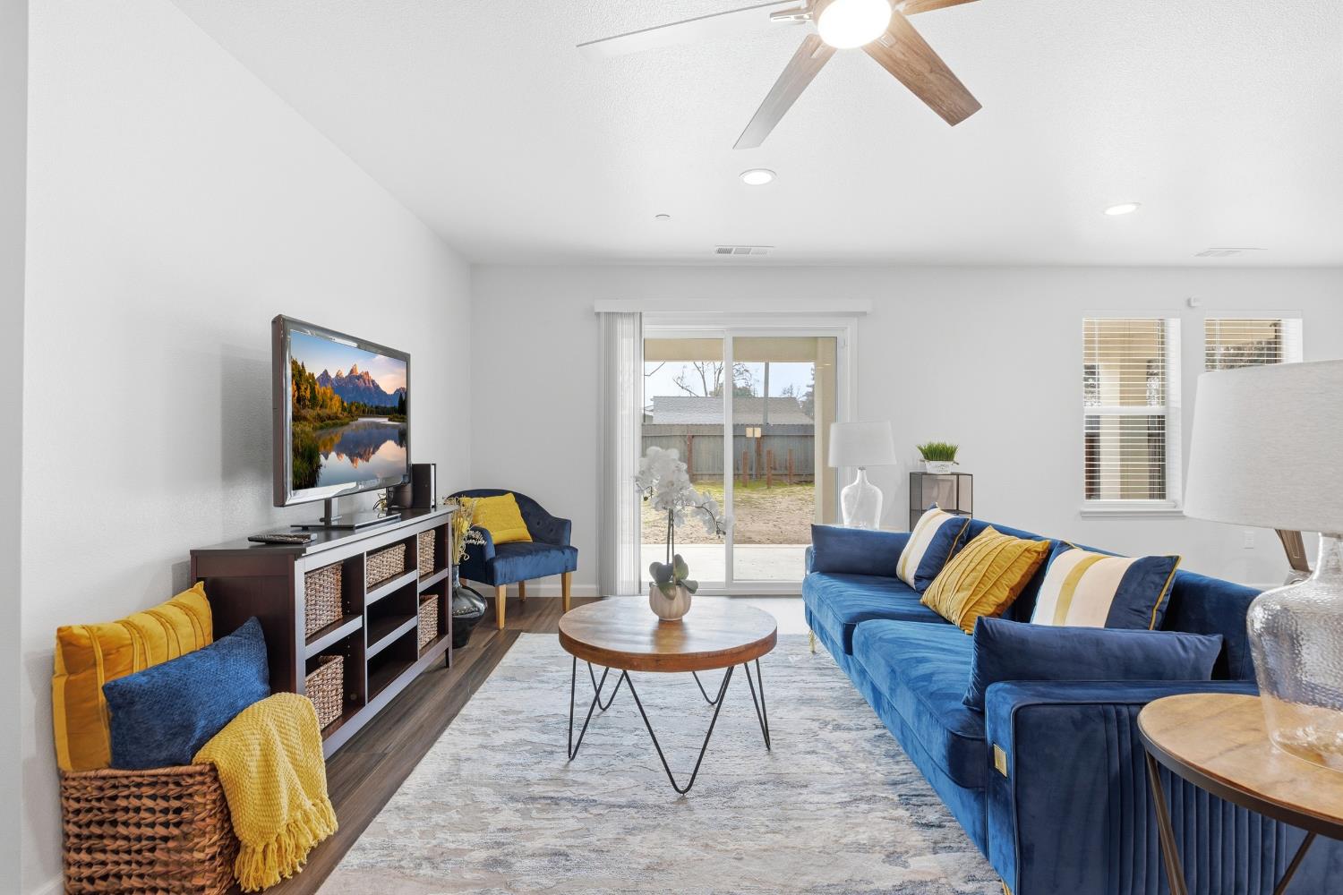 374 W Main St, Turlock, CA 95380